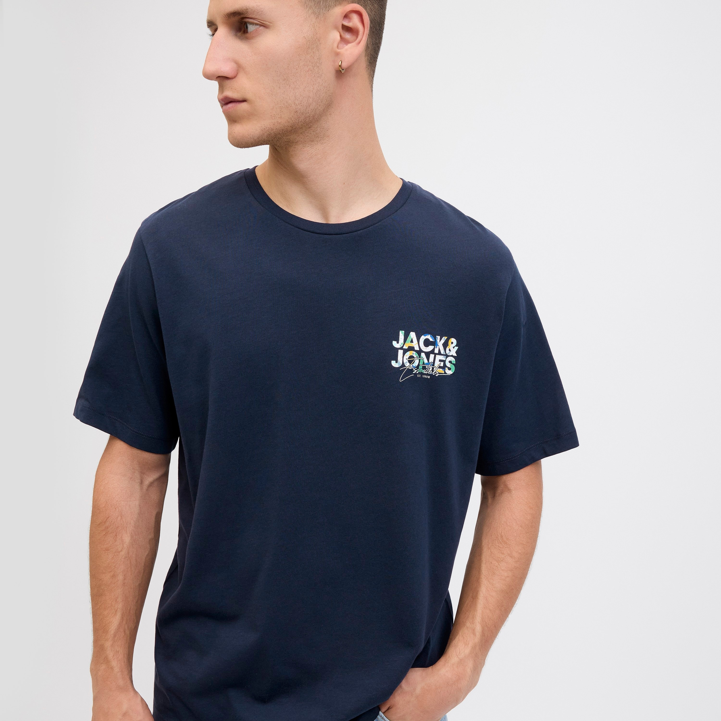 تيشيرت رجالي سادة بياقة دائرية وأكمام قصيرة من جاك ان جونز-men-clothing-tshirtsandpolos-tshirts-image-10