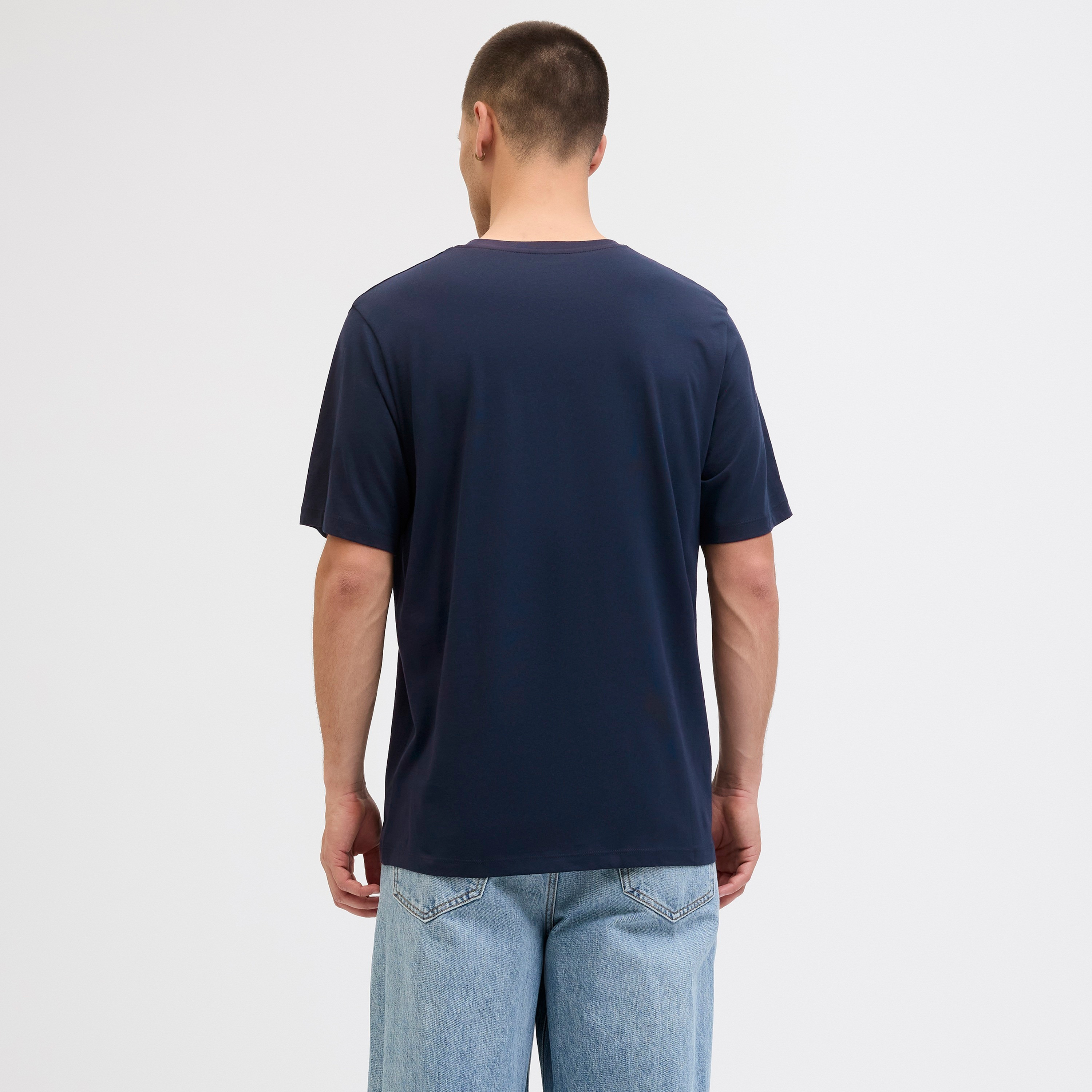 تيشيرت رجالي سادة بياقة دائرية وأكمام قصيرة من جاك ان جونز-men-clothing-tshirtsandpolos-tshirts-image-11