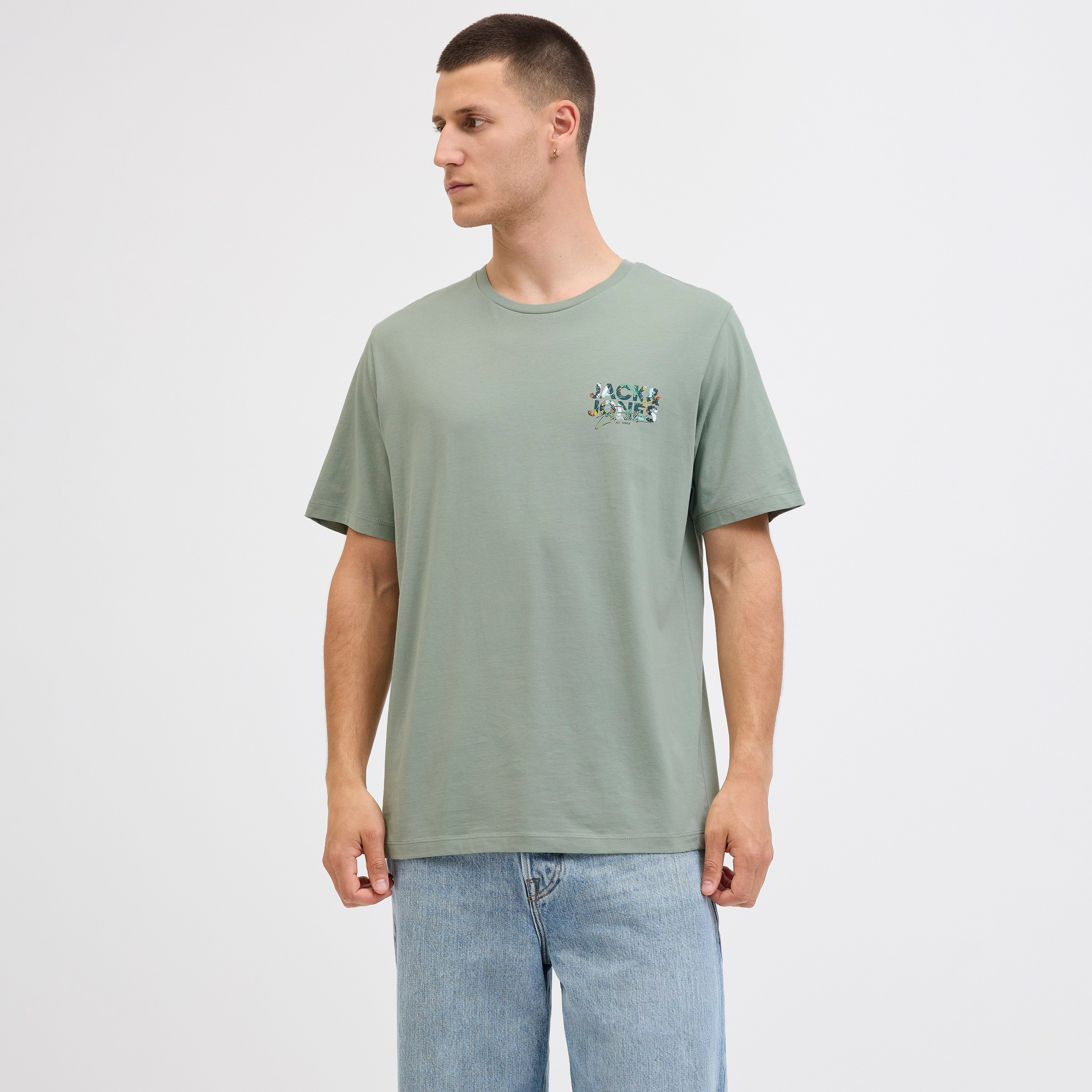 تيشيرت رجالي سادة بياقة دائرية وأكمام قصيرة من جاك ان جونز-men-clothing-tshirtsandpolos-tshirts-image-12