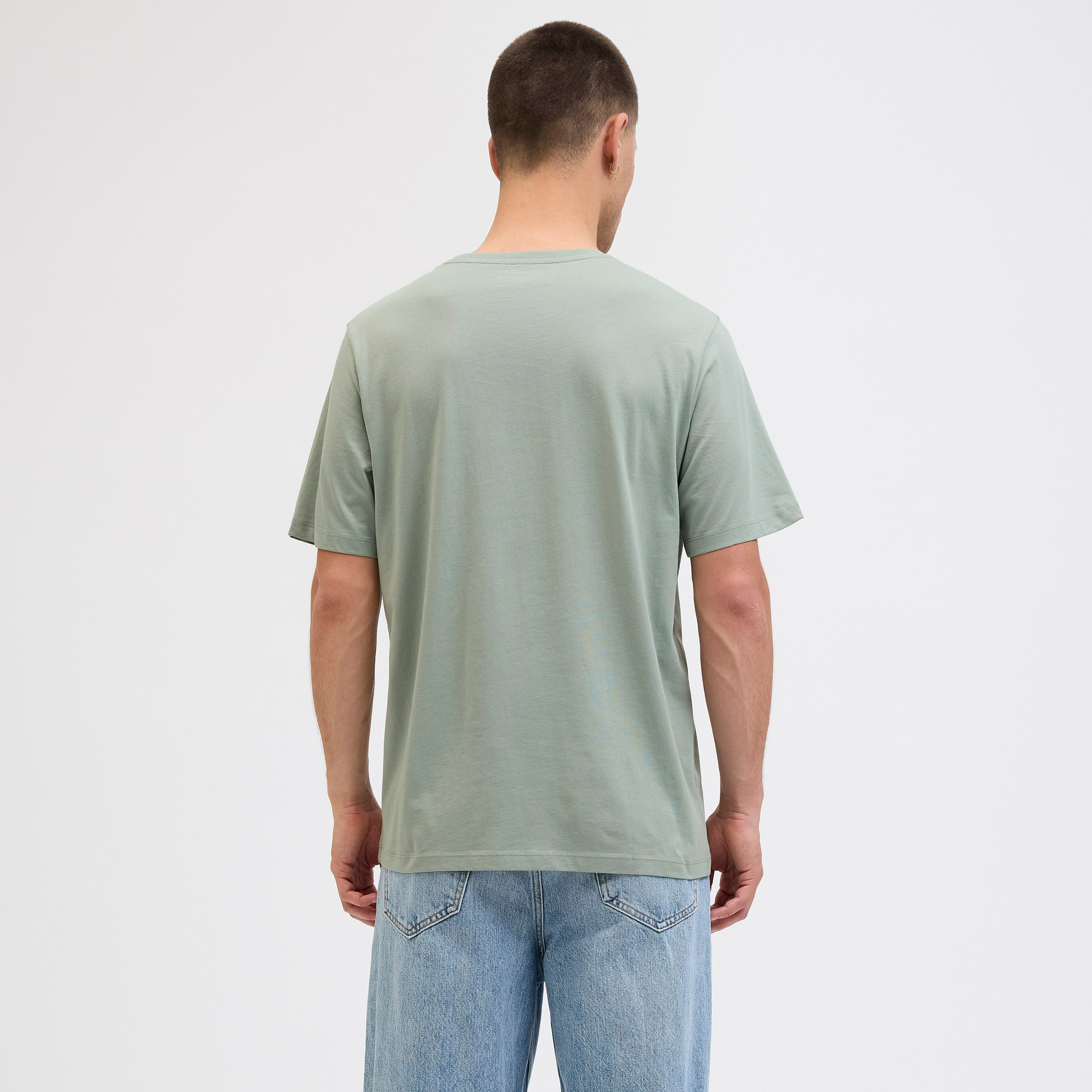 تيشيرت رجالي سادة بياقة دائرية وأكمام قصيرة من جاك ان جونز-men-clothing-tshirtsandpolos-tshirts-image-15