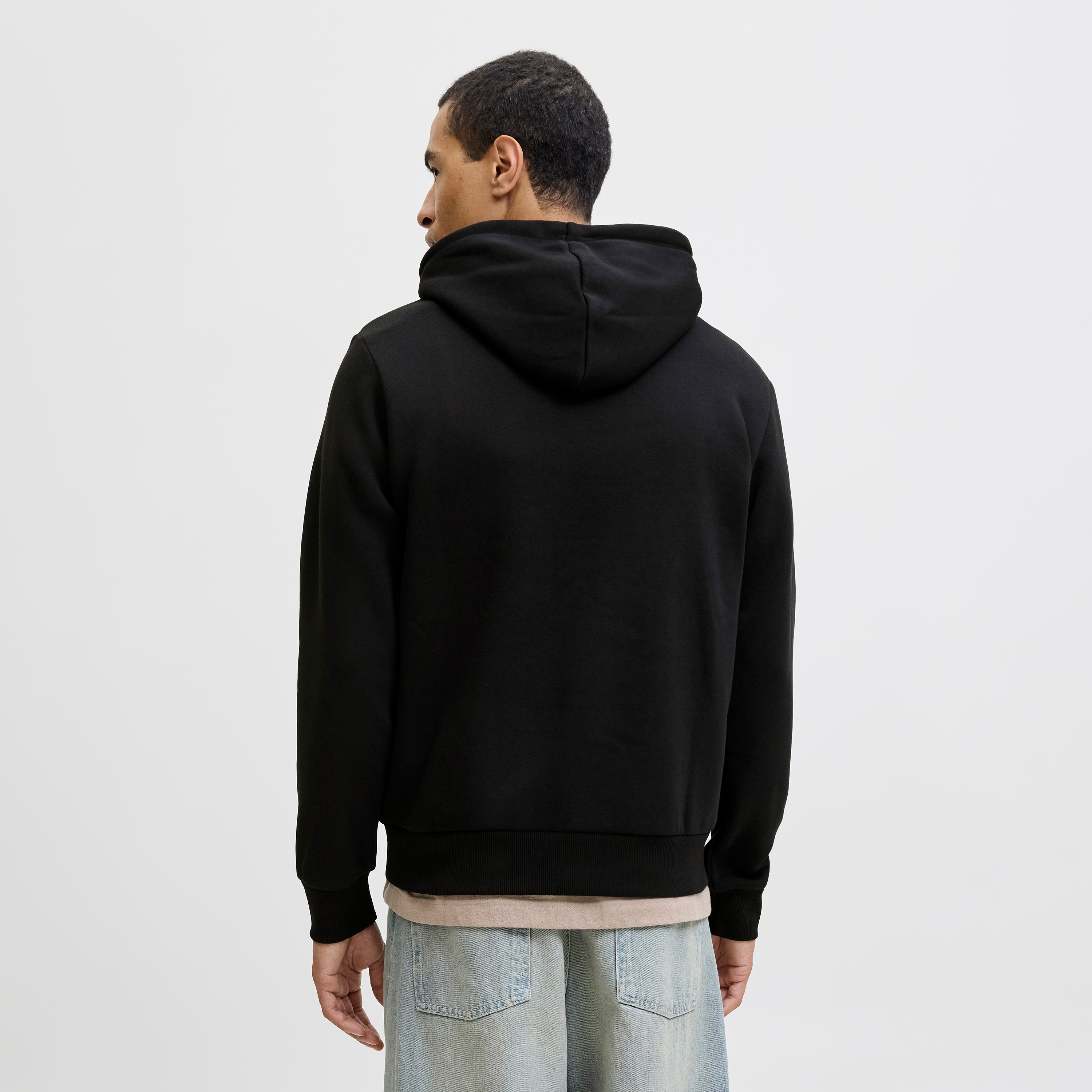 هودي رجالي مطبوع بأكمام طويلة من جاك اند جونز-men-winterwear-hoodiesandsweatshirts-image-4