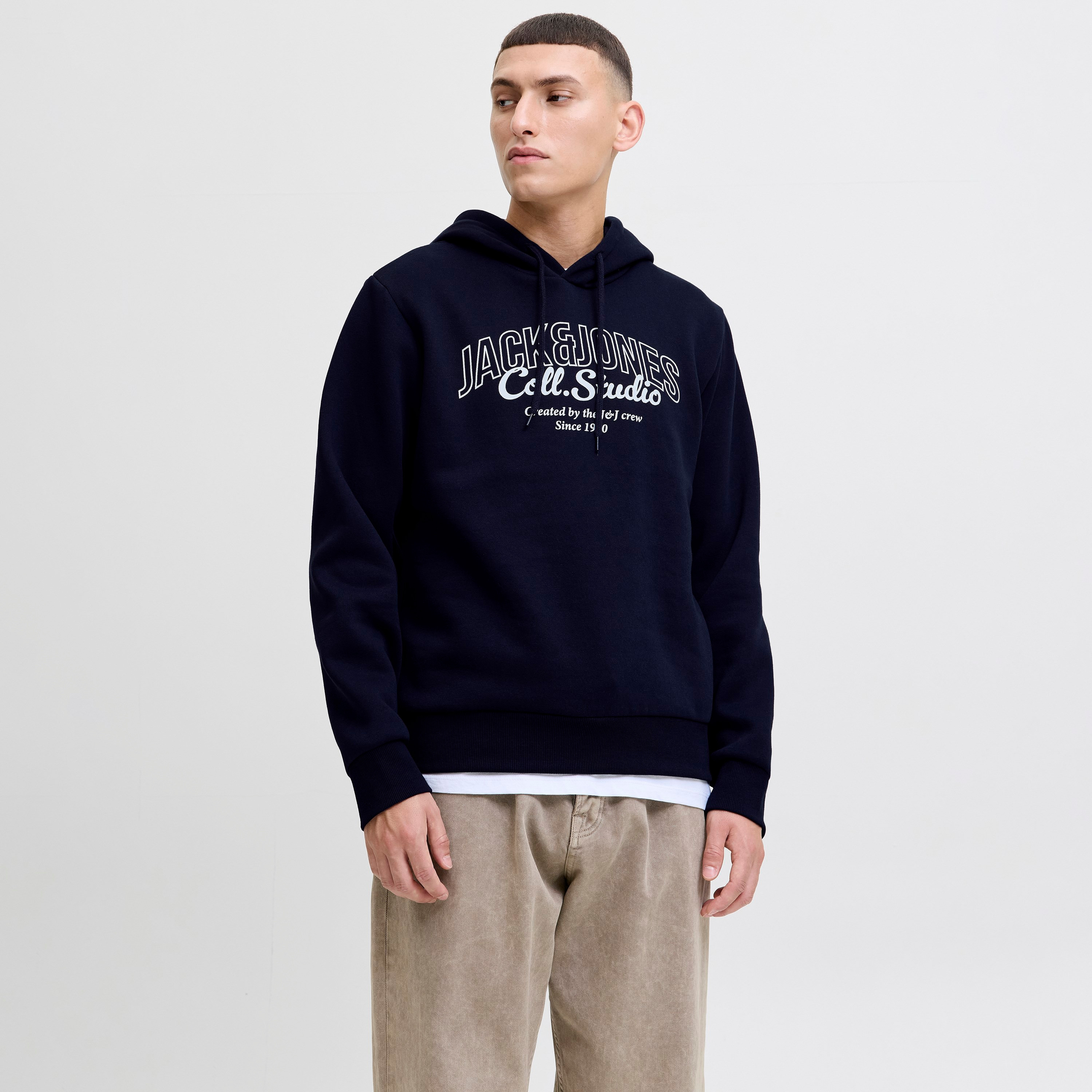 هودي رجالي مطبوع بأكمام طويلة من جاك اند جونز-men-winterwear-hoodiesandsweatshirts-image-12