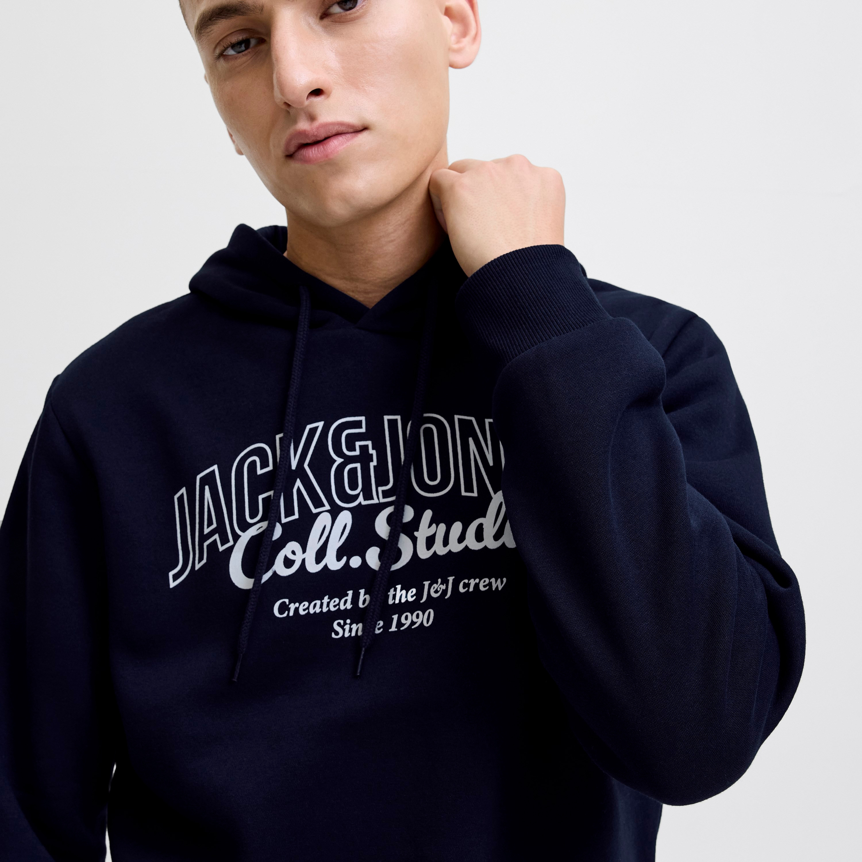 هودي رجالي مطبوع بأكمام طويلة من جاك اند جونز-men-winterwear-hoodiesandsweatshirts-image-14