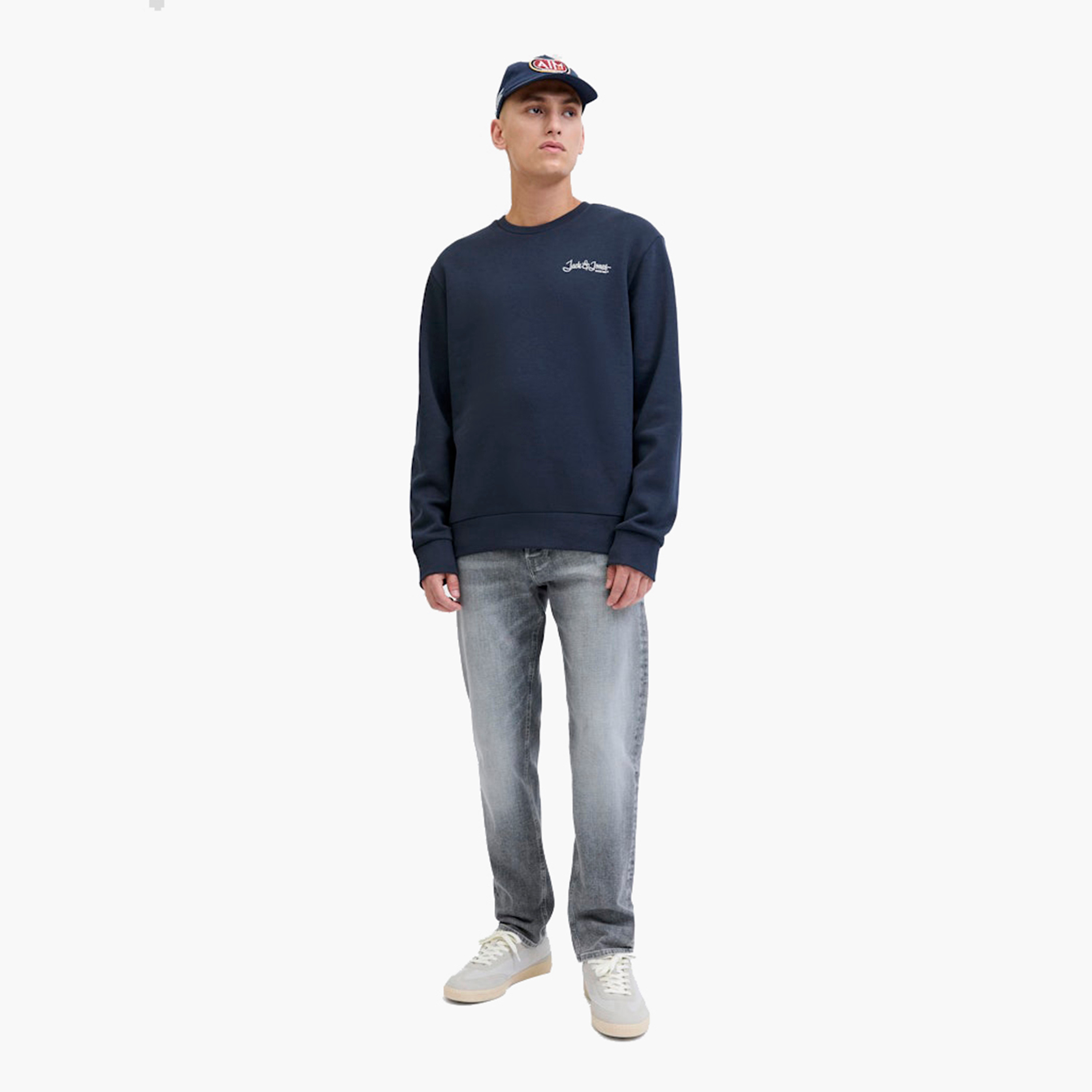 سويت شيرت رجالي مطبوع بياقة دائرية وأكمام طويلة من جاك آند جونز-men-winterwear-hoodiesandsweatshirts-image-2