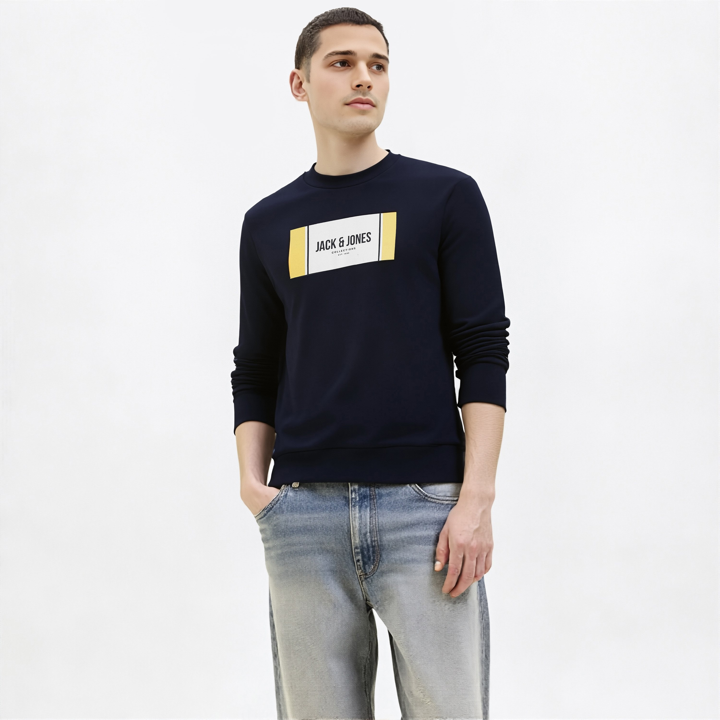كنزة صوفية رجالية مطبوعة برسومات بياقة دائرية وأكمام طويلة من جاك ان جونز-men-winterwear-hoodiesandsweatshirts-image-4