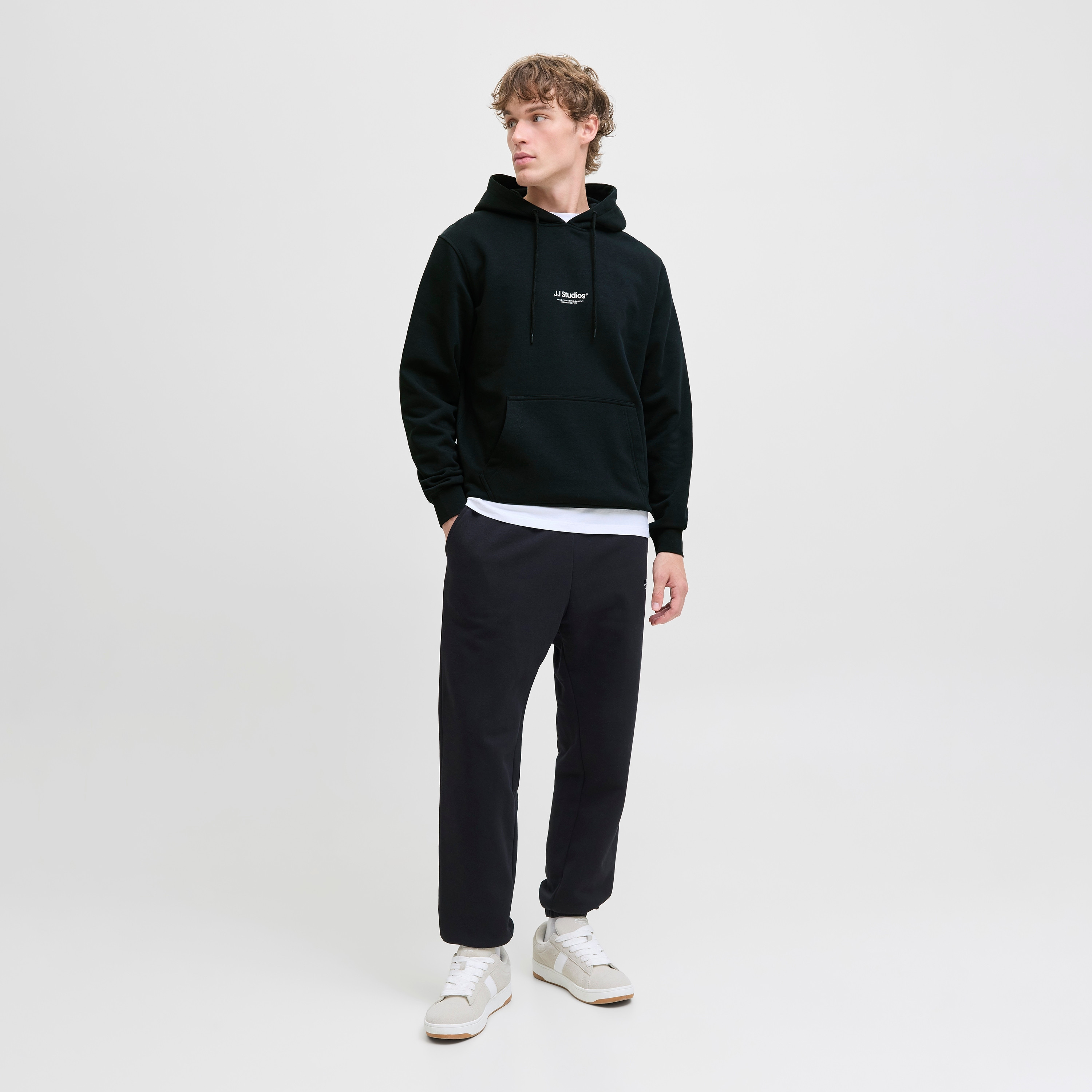 كنزة صوفية رجالية سادة بقلنسوة وأكمام طويلة من جاك ان جونز-men-winterwear-hoodiesandsweatshirts-image-2
