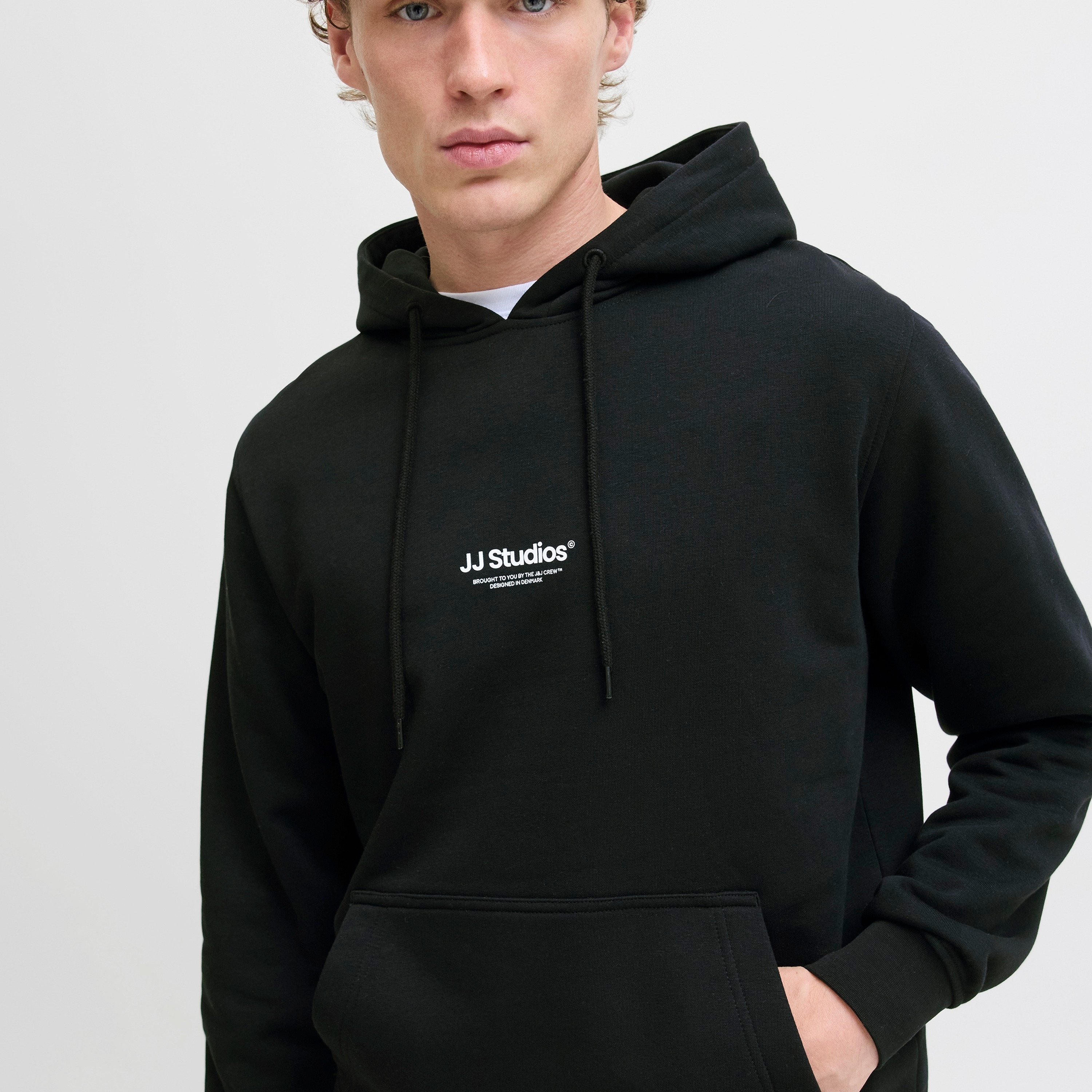 كنزة صوفية رجالية سادة بقلنسوة وأكمام طويلة من جاك ان جونز-men-winterwear-hoodiesandsweatshirts-image-3