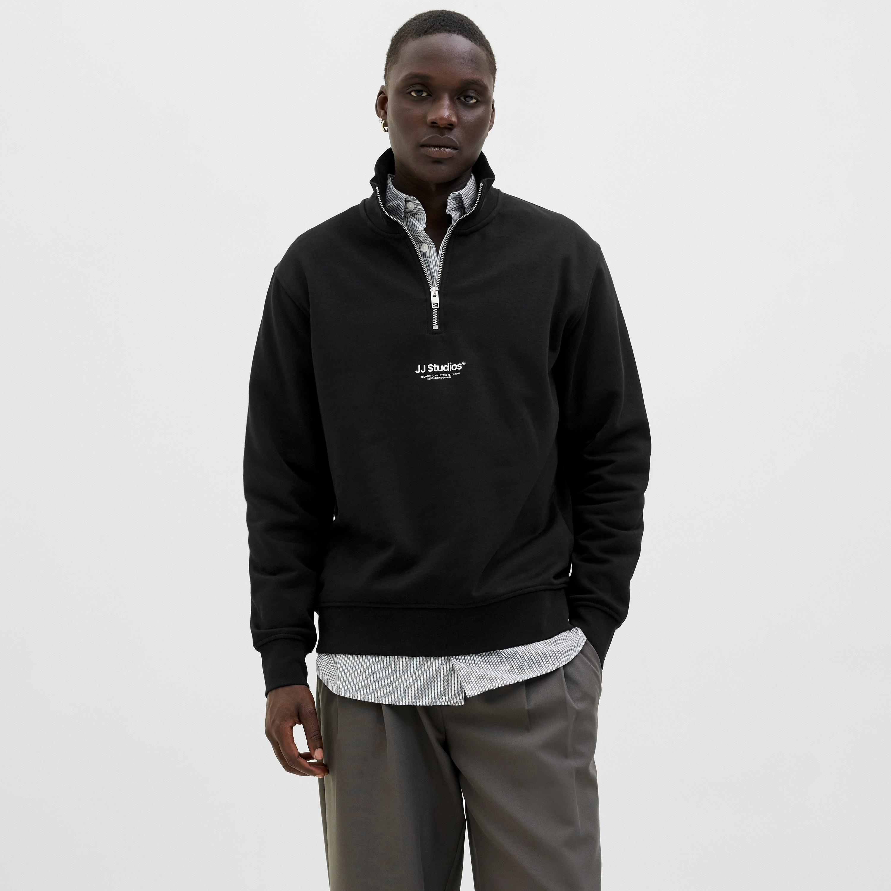 كنزة صوفية رجالية سادة بياقة عالية وأكمام طويلة من جاك ان جونز-men-winterwear-hoodiesandsweatshirts-image-1
