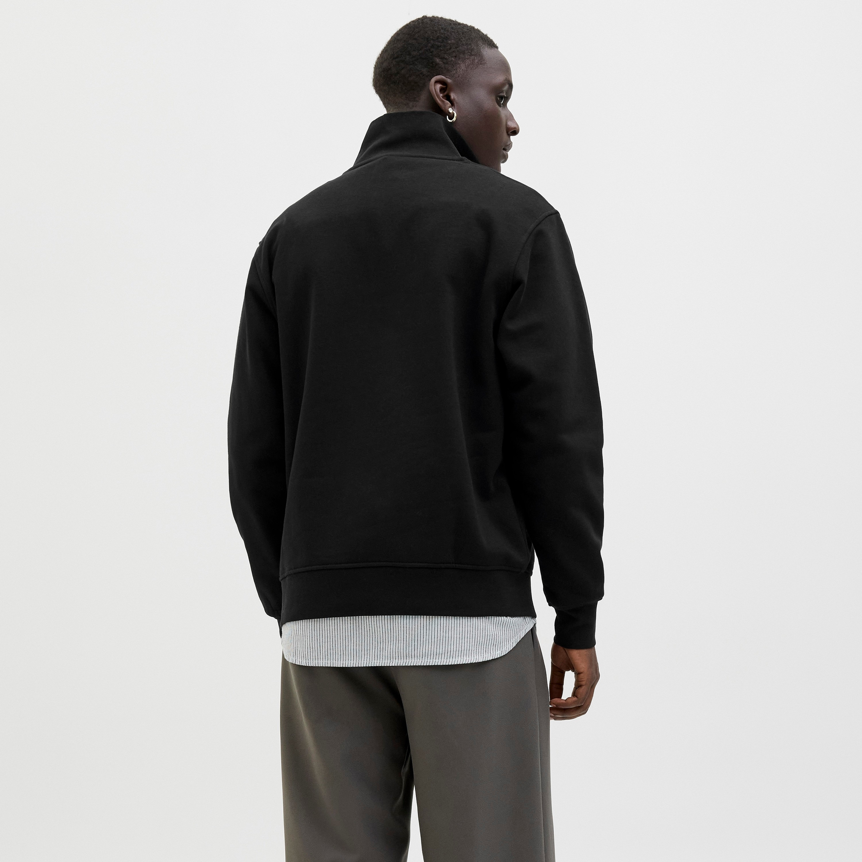 كنزة صوفية رجالية سادة بياقة عالية وأكمام طويلة من جاك ان جونز-men-winterwear-hoodiesandsweatshirts-image-4