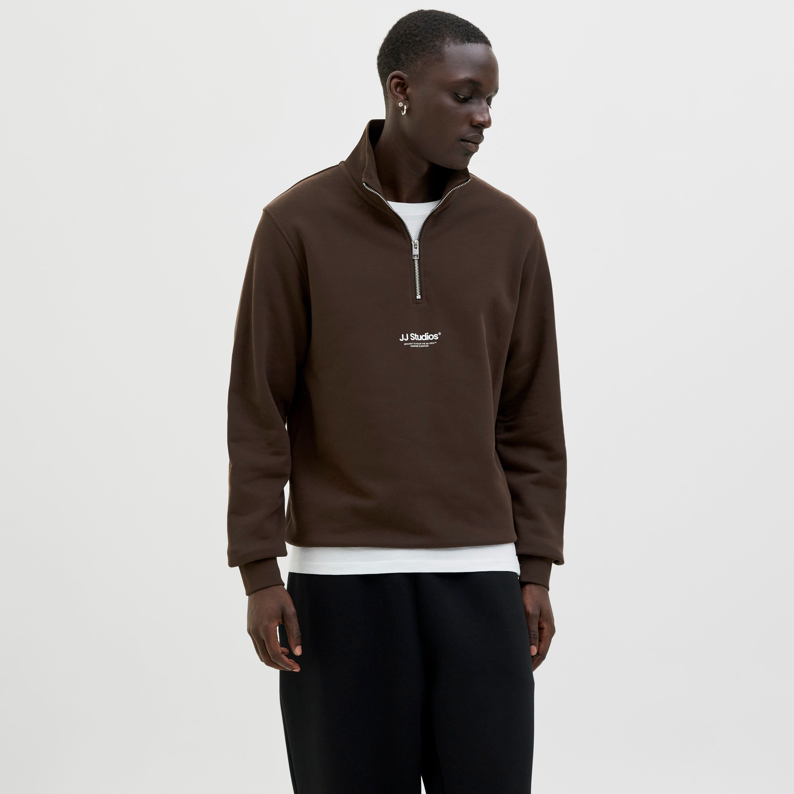 كنزة صوفية رجالية سادة بياقة عالية وأكمام طويلة من جاك ان جونز-men-winterwear-hoodiesandsweatshirts-image-9
