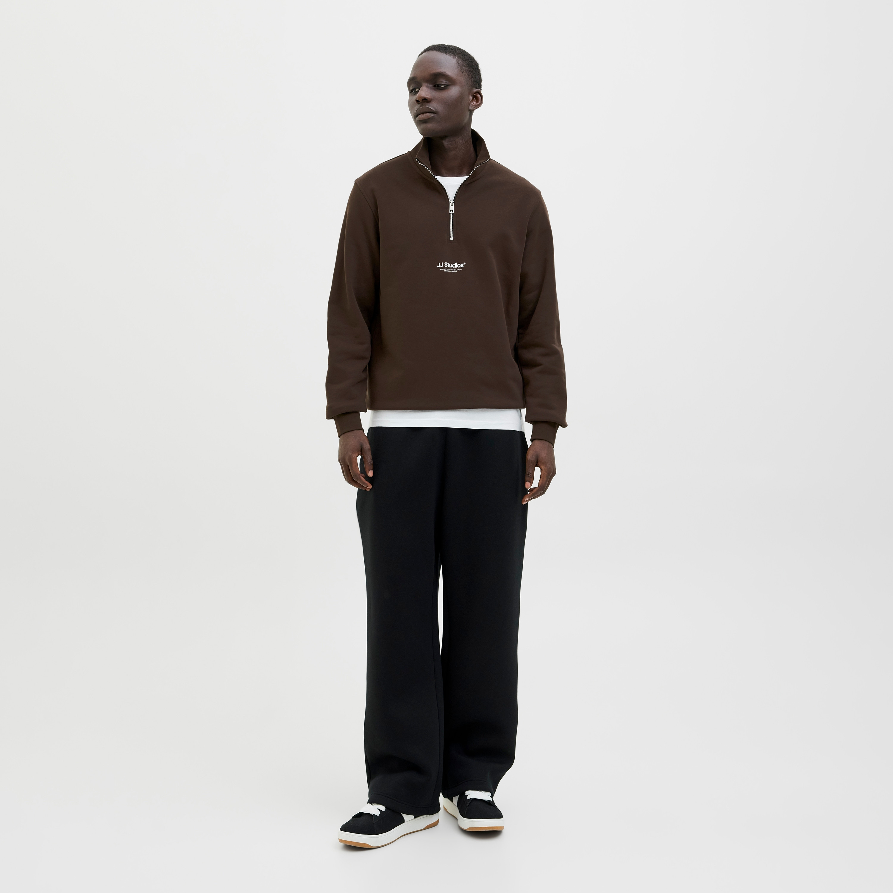 كنزة صوفية رجالية سادة بياقة عالية وأكمام طويلة من جاك ان جونز-men-winterwear-hoodiesandsweatshirts-image-10
