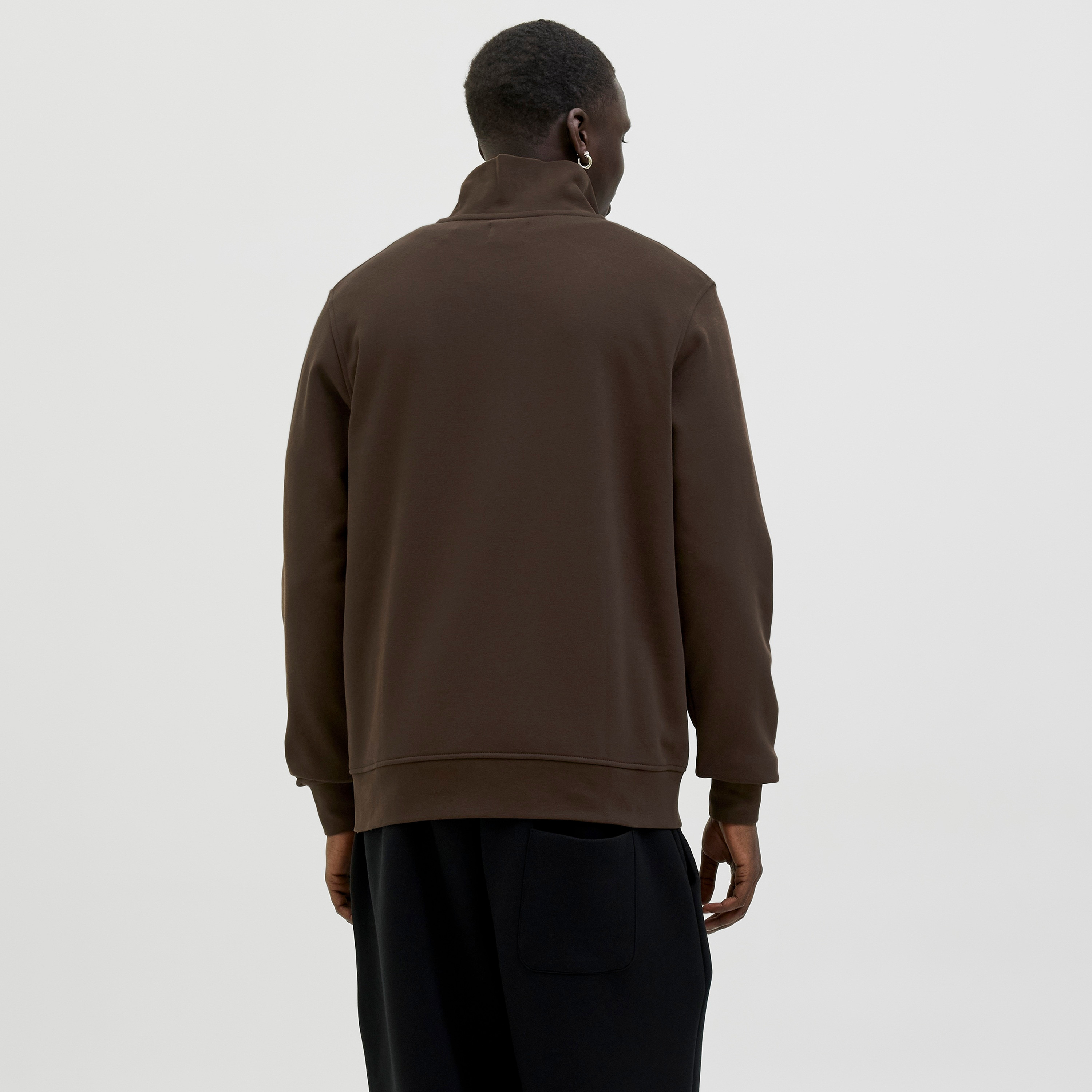 كنزة صوفية رجالية سادة بياقة عالية وأكمام طويلة من جاك ان جونز-men-winterwear-hoodiesandsweatshirts-image-12