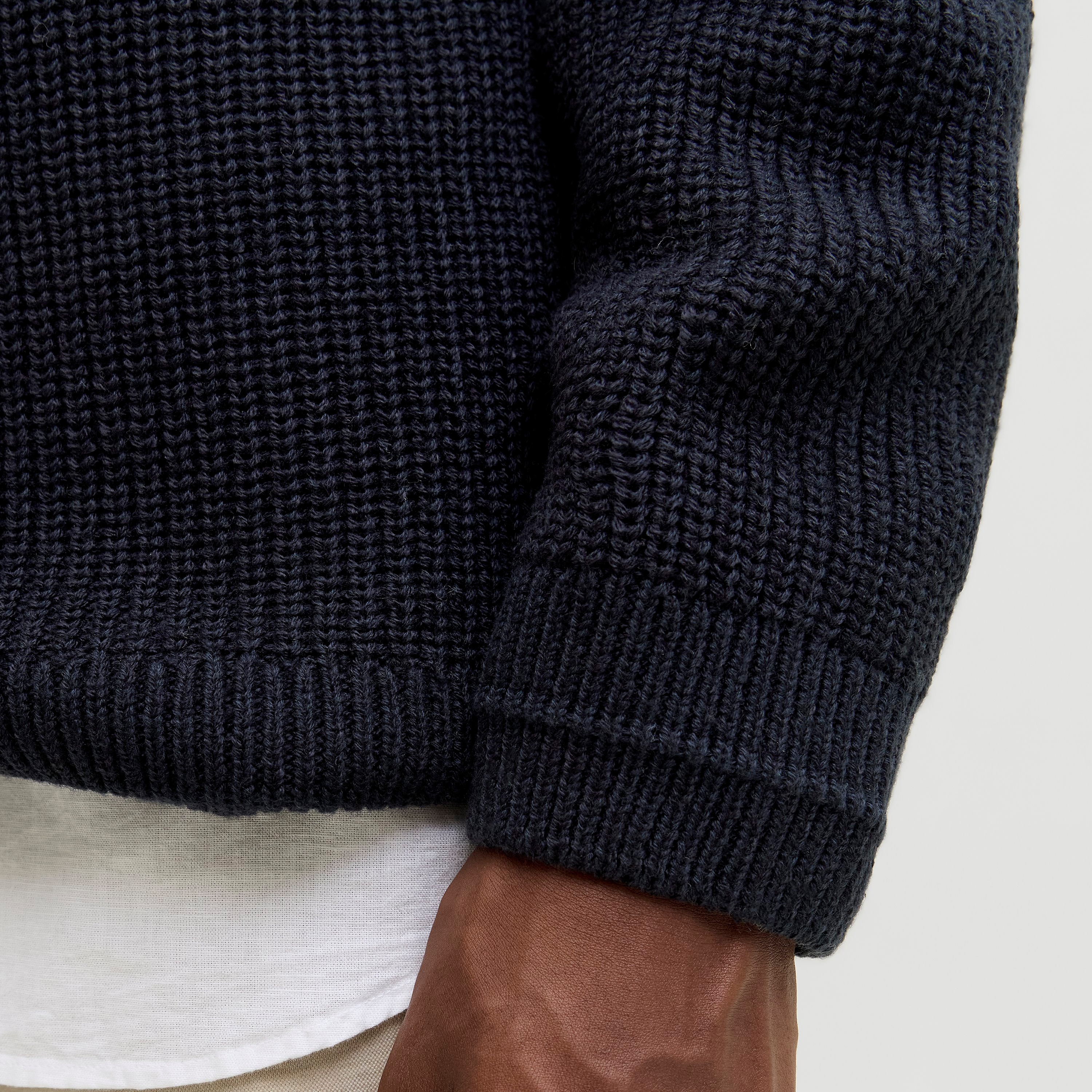 كنزة صوفية (بلوفر) رجالية جاك آند جونز محبوكة بياقة مستديرة وأكمام طويلة-men-clothing-sweatersandpullovers-image-11