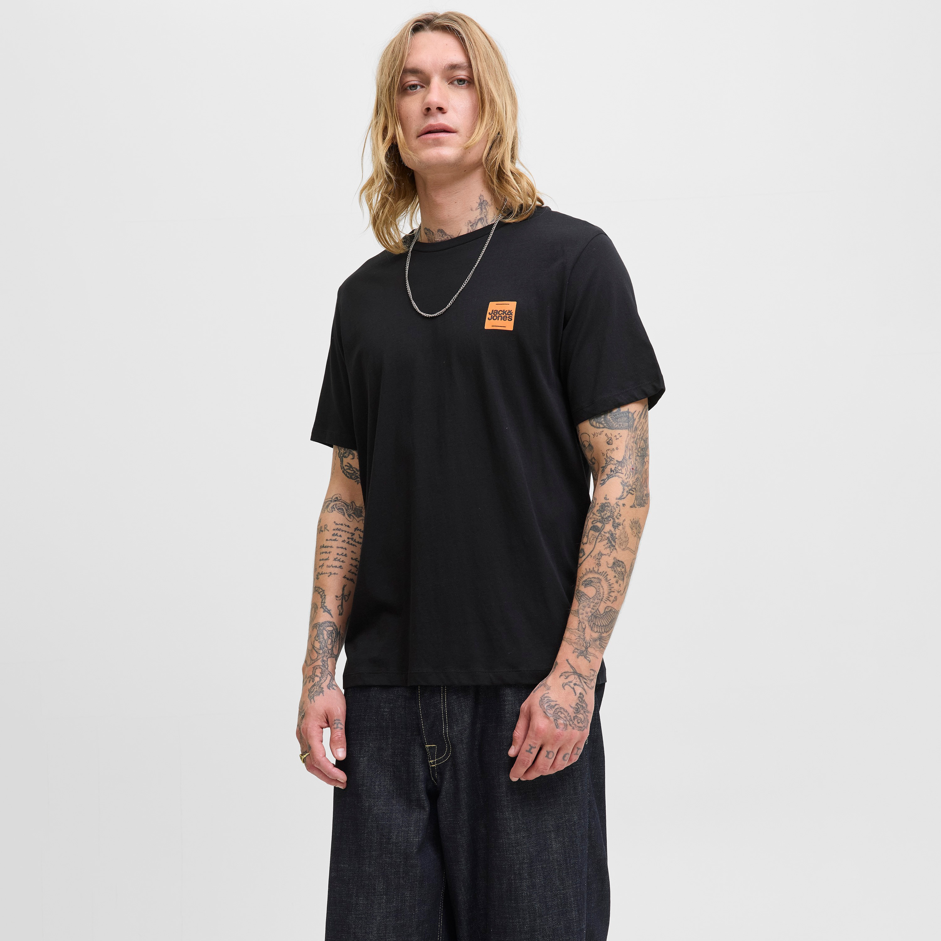 تيشيرت رجالي سادة بياقة دائرية وأكمام قصيرة من جاك ان جونز-men-clothing-tshirtsandpolos-tshirts-image-1