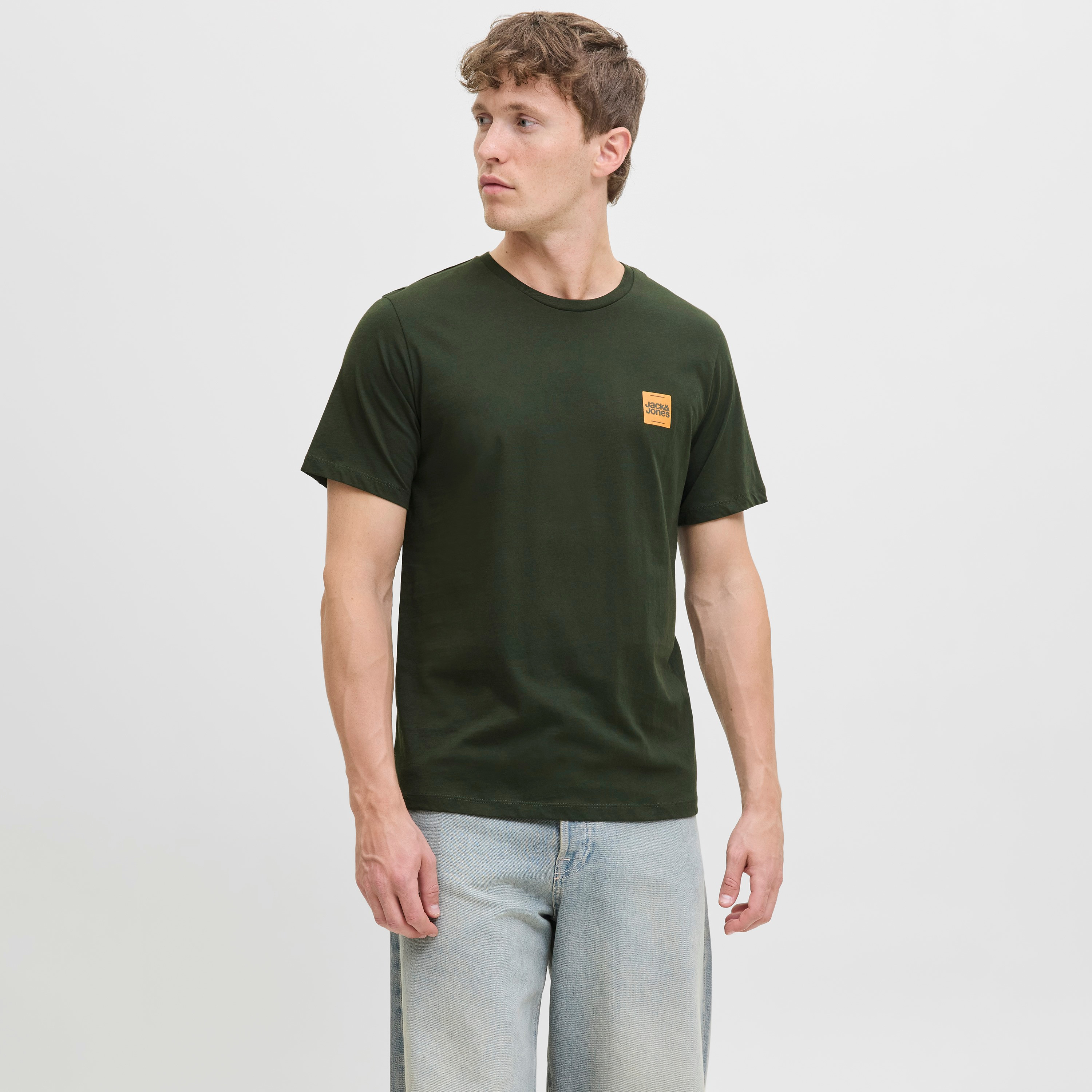 تيشيرت رجالي سادة بياقة دائرية وأكمام قصيرة من جاك ان جونز-men-clothing-tshirtsandpolos-tshirts-image-5