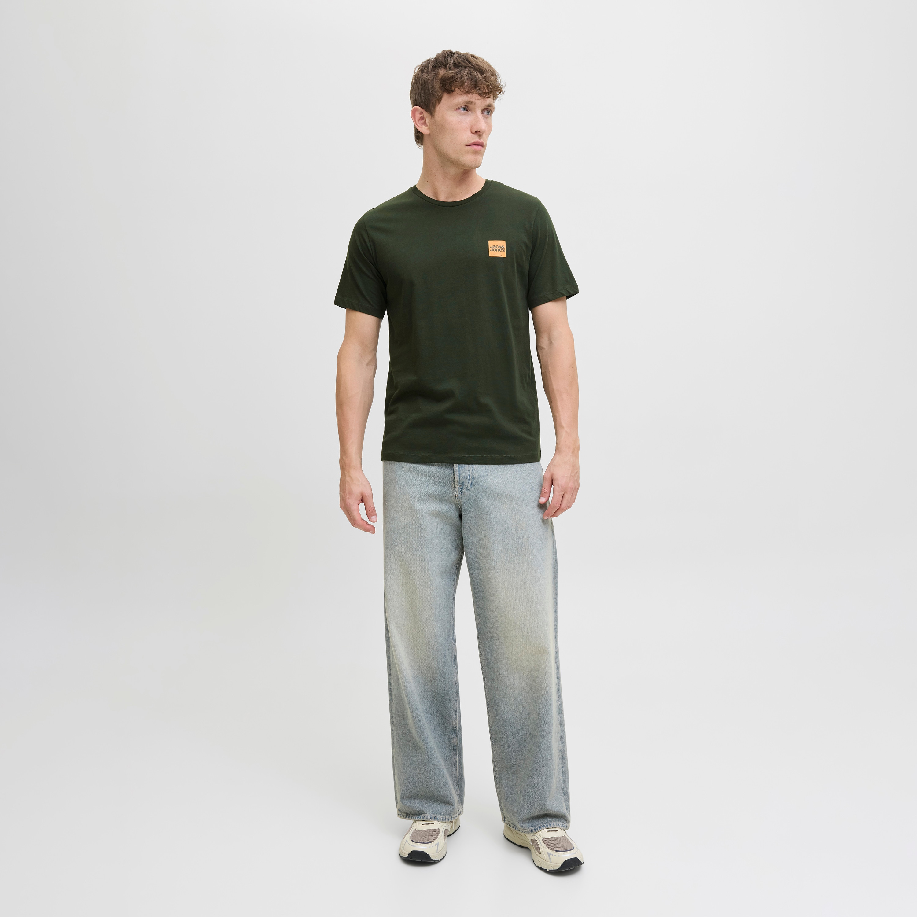 تيشيرت رجالي سادة بياقة دائرية وأكمام قصيرة من جاك ان جونز-men-clothing-tshirtsandpolos-tshirts-image-6