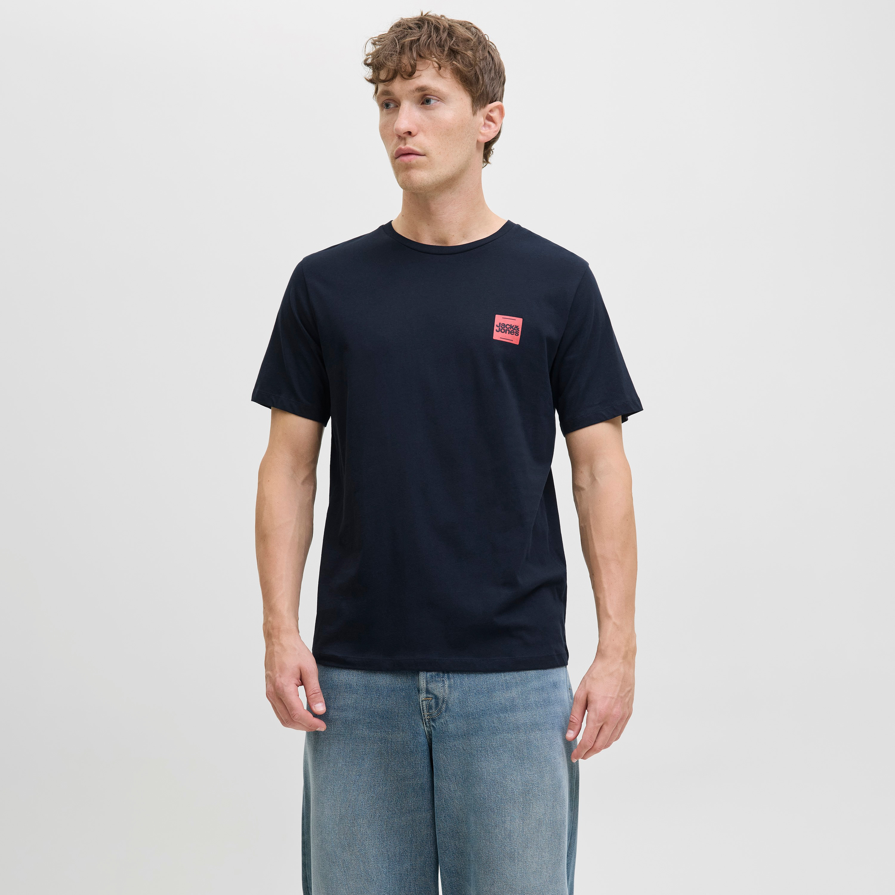 تيشيرت رجالي سادة بياقة دائرية وأكمام قصيرة من جاك ان جونز-men-clothing-tshirtsandpolos-tshirts-image-9