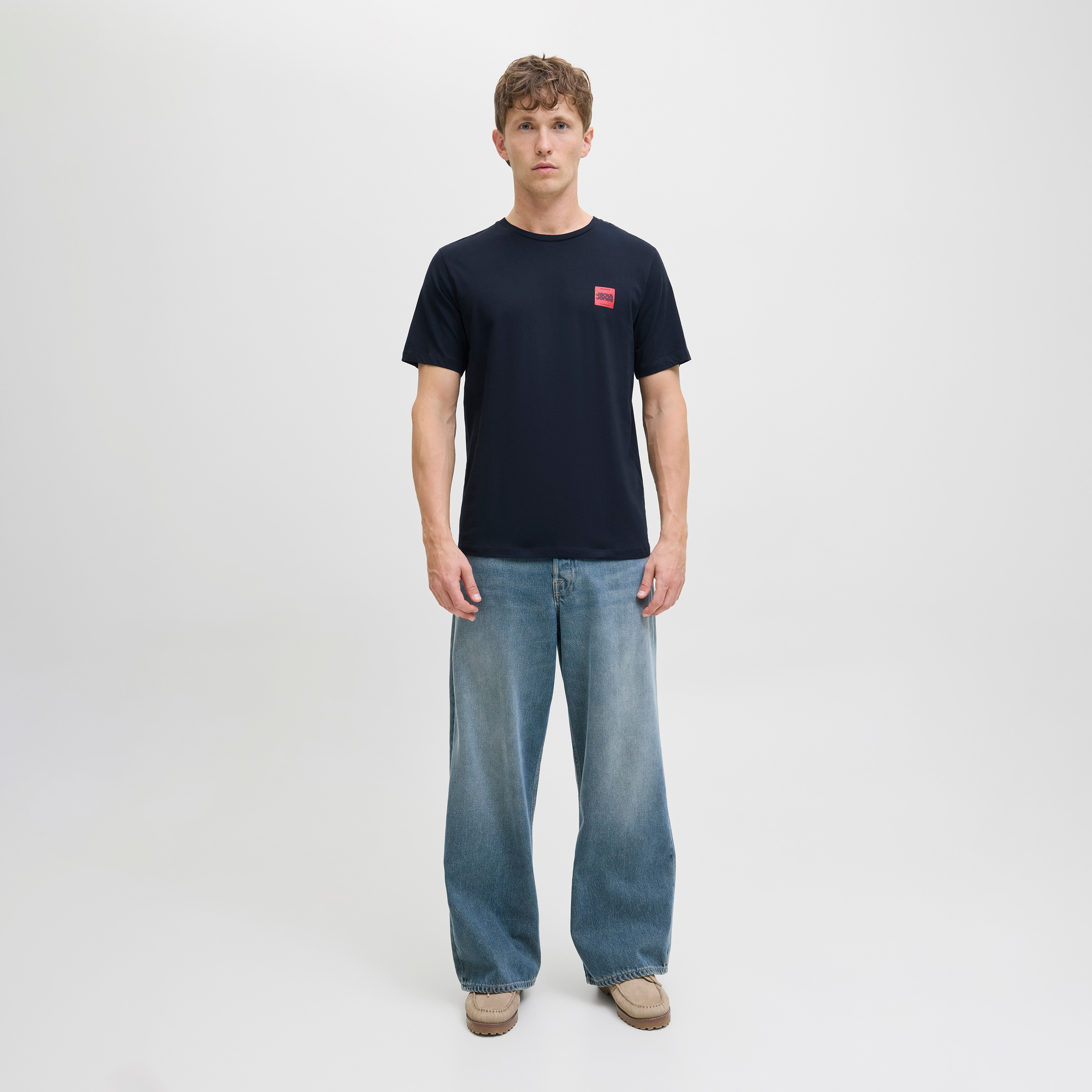 تيشيرت رجالي سادة بياقة دائرية وأكمام قصيرة من جاك ان جونز-men-clothing-tshirtsandpolos-tshirts-image-10