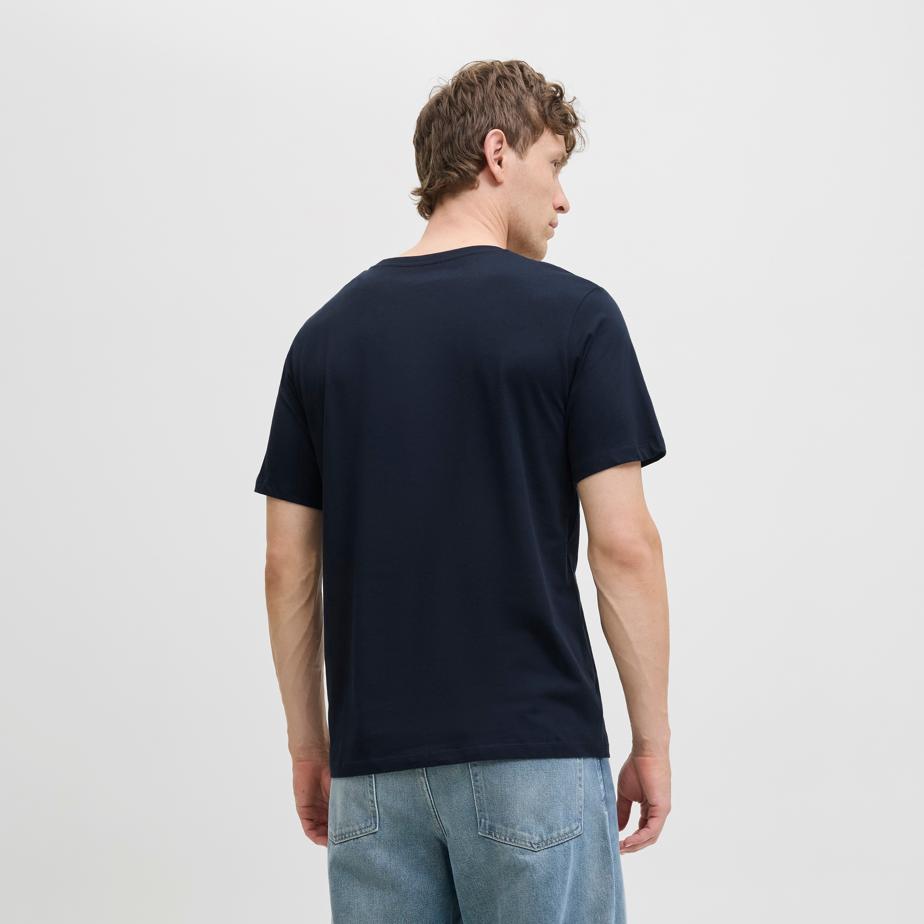 تيشيرت رجالي سادة بياقة دائرية وأكمام قصيرة من جاك ان جونز-men-clothing-tshirtsandpolos-tshirts-image-12