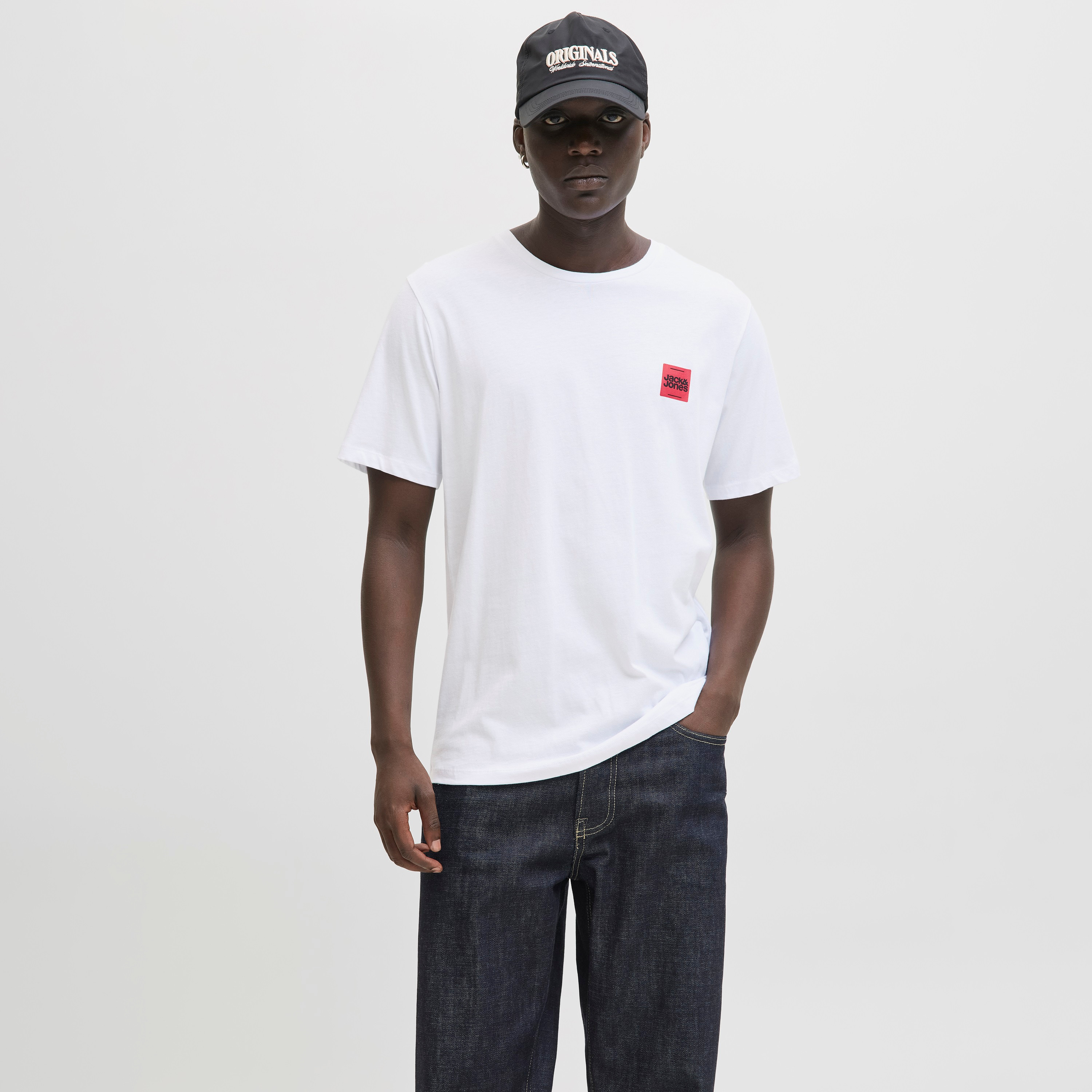 تيشيرت رجالي سادة بياقة دائرية وأكمام قصيرة من جاك ان جونز-men-clothing-tshirtsandpolos-tshirts-image-13