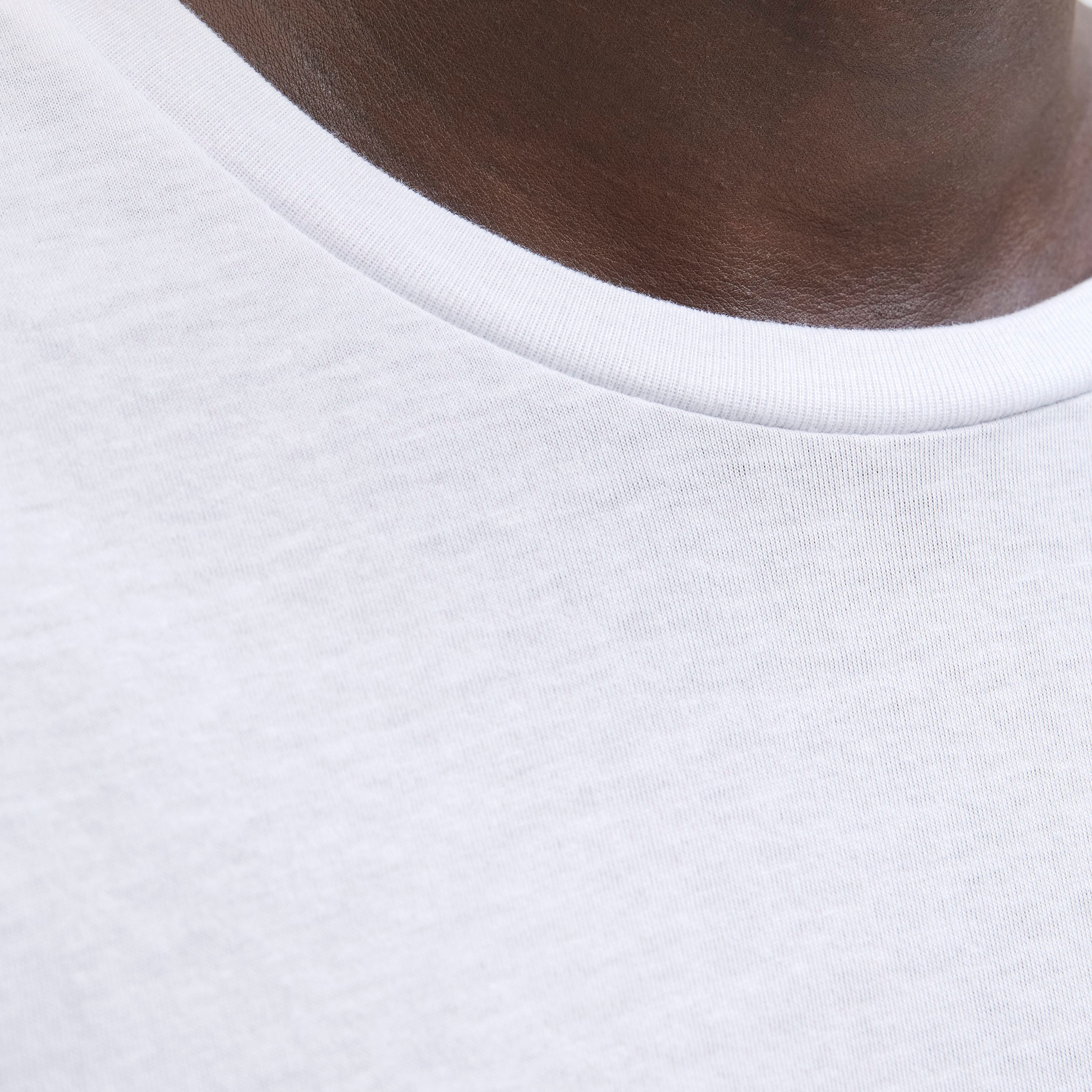 تيشيرت رجالي سادة بياقة دائرية وأكمام قصيرة من جاك ان جونز-men-clothing-tshirtsandpolos-tshirts-image-15