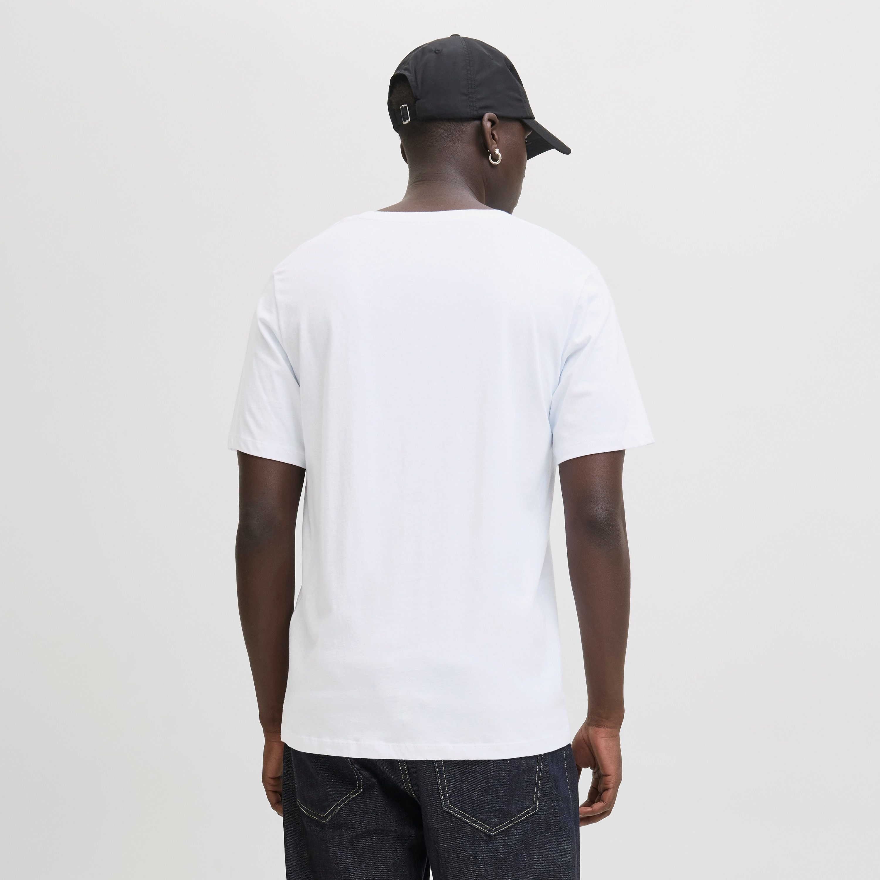 تيشيرت رجالي سادة بياقة دائرية وأكمام قصيرة من جاك ان جونز-men-clothing-tshirtsandpolos-tshirts-image-16