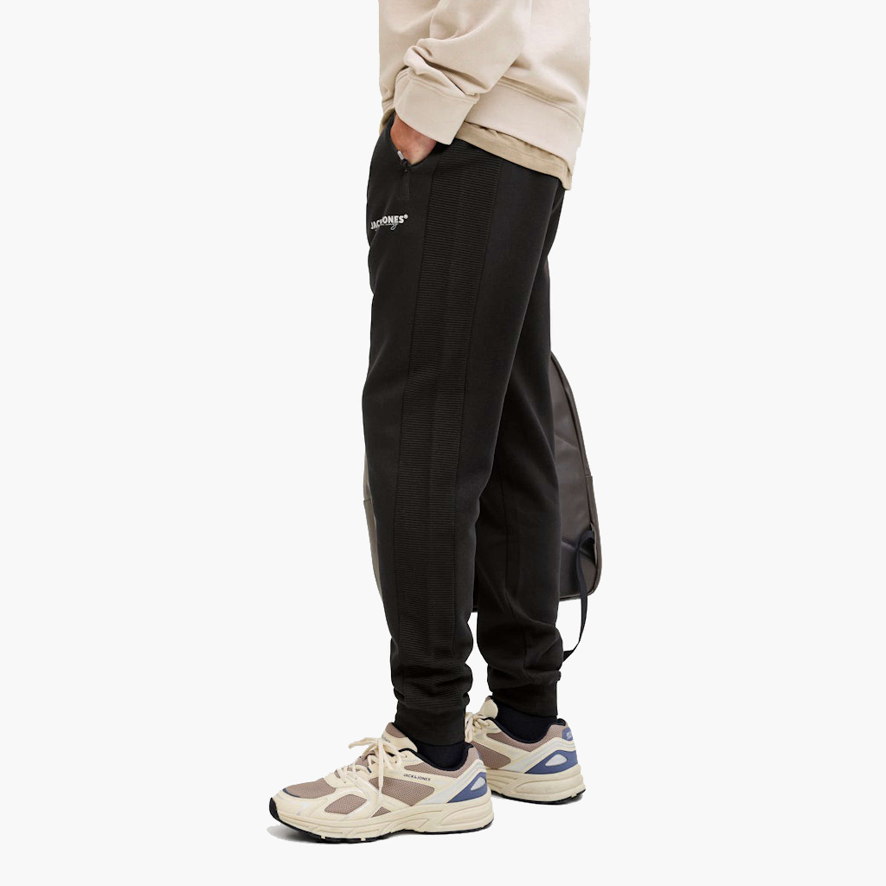 بنطلون رياضي (جوغر) رجالي جاك آند جونز سادة برباط شد وخصر متوسط الارتفاع-men-clothing-bottoms-joggers-image-3
