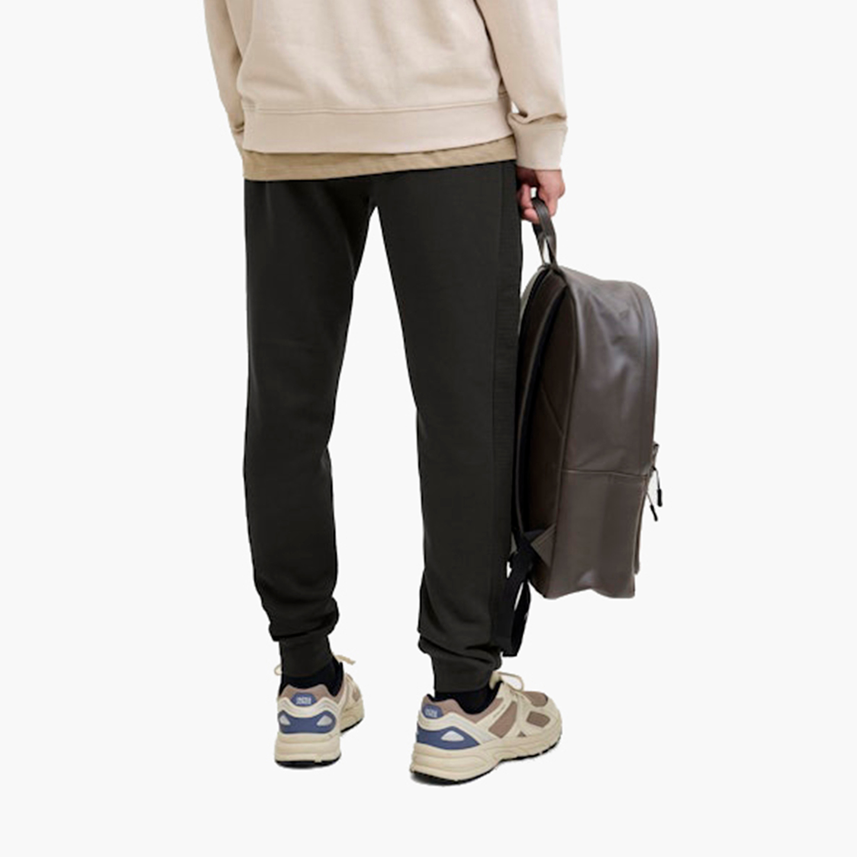 بنطلون رياضي (جوغر) رجالي جاك آند جونز سادة برباط شد وخصر متوسط الارتفاع-men-clothing-bottoms-joggers-image-4
