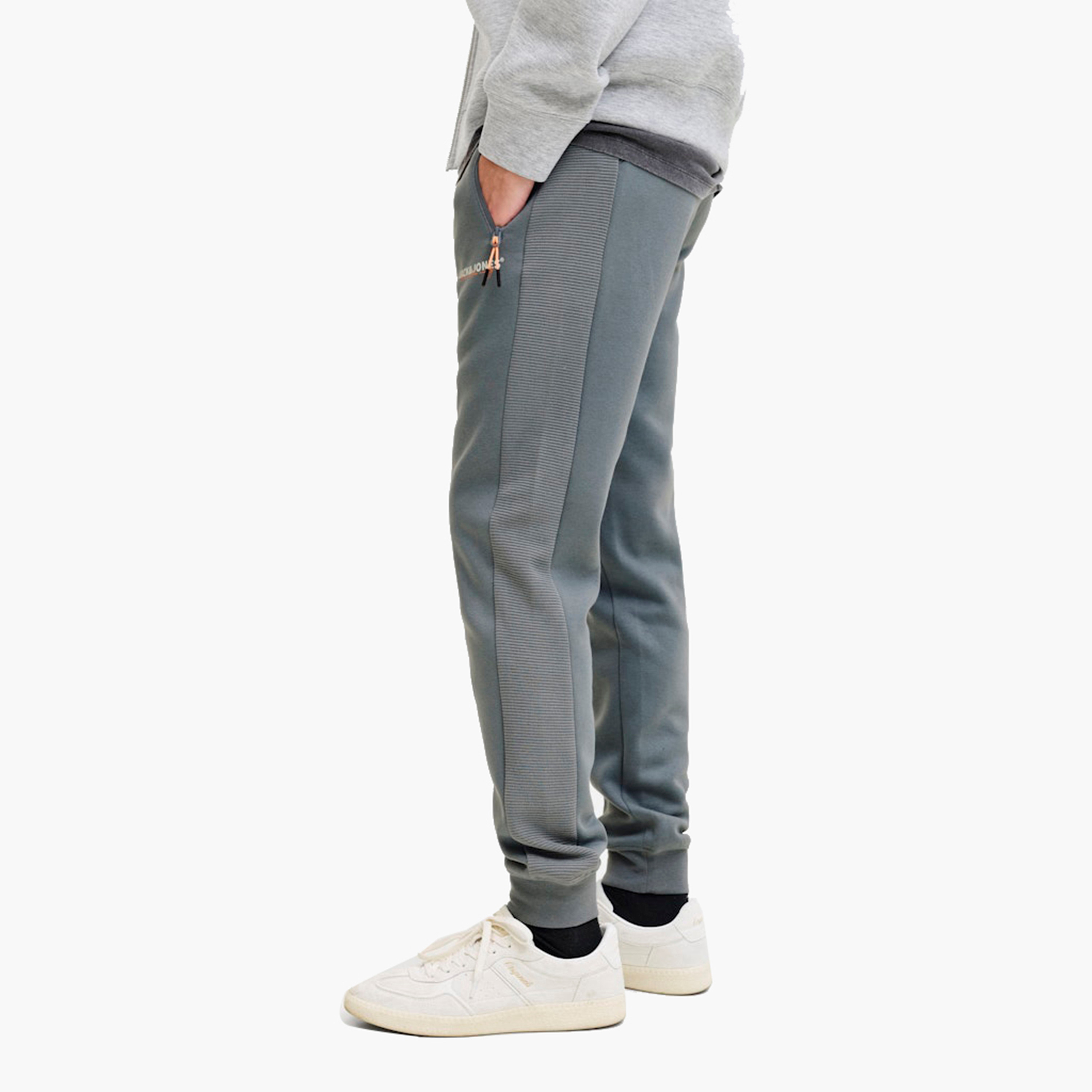 بنطلون رياضي (جوغر) رجالي جاك آند جونز سادة برباط شد وخصر متوسط الارتفاع-men-clothing-bottoms-joggers-image-13
