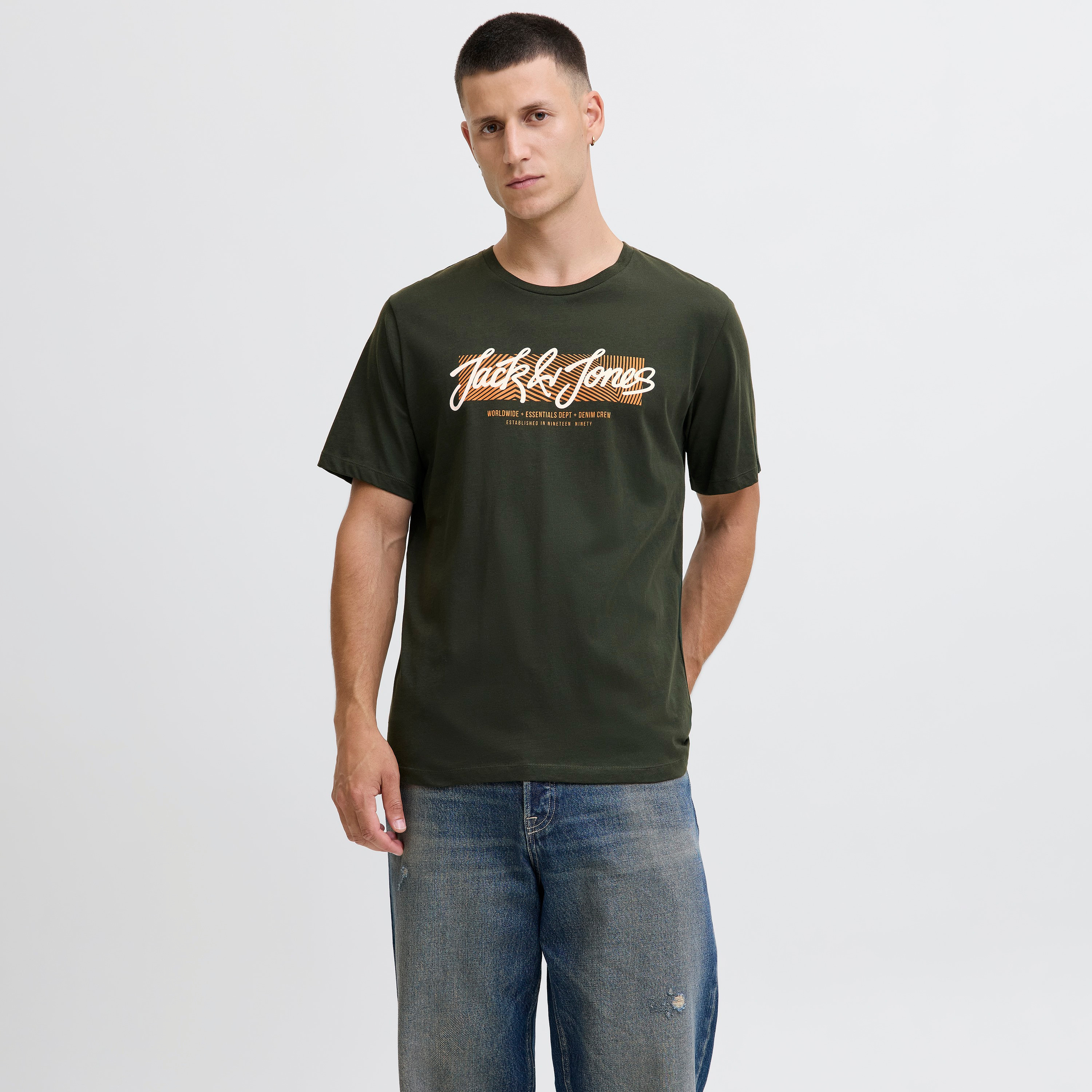 تي شيرت رجالي مطبوع بياقة دائرية وأكمام قصيرة من جاك اند جونز-men-clothing-tshirtsandpolos-tshirts-image-1