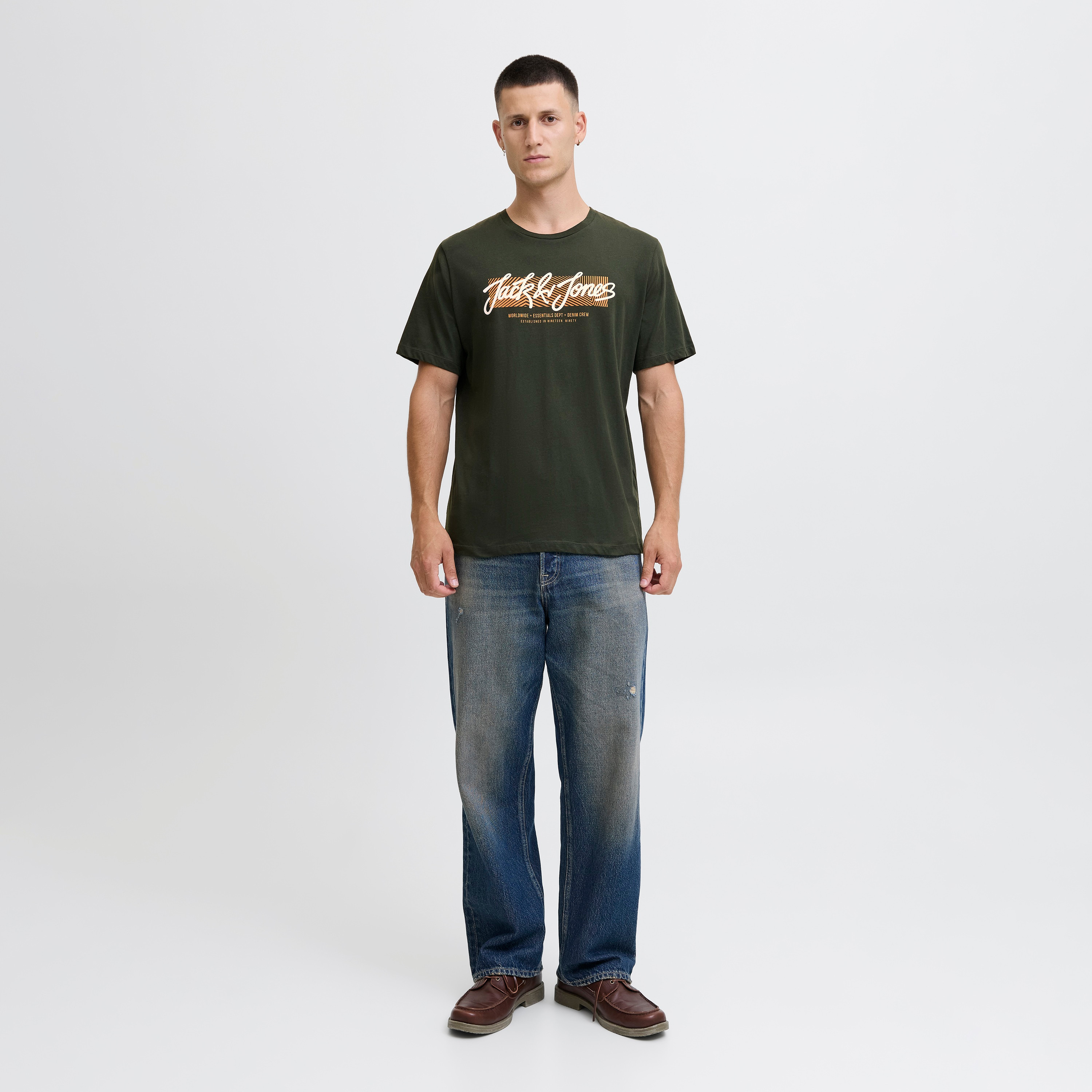 تي شيرت رجالي مطبوع بياقة دائرية وأكمام قصيرة من جاك اند جونز-men-clothing-tshirtsandpolos-tshirts-image-2