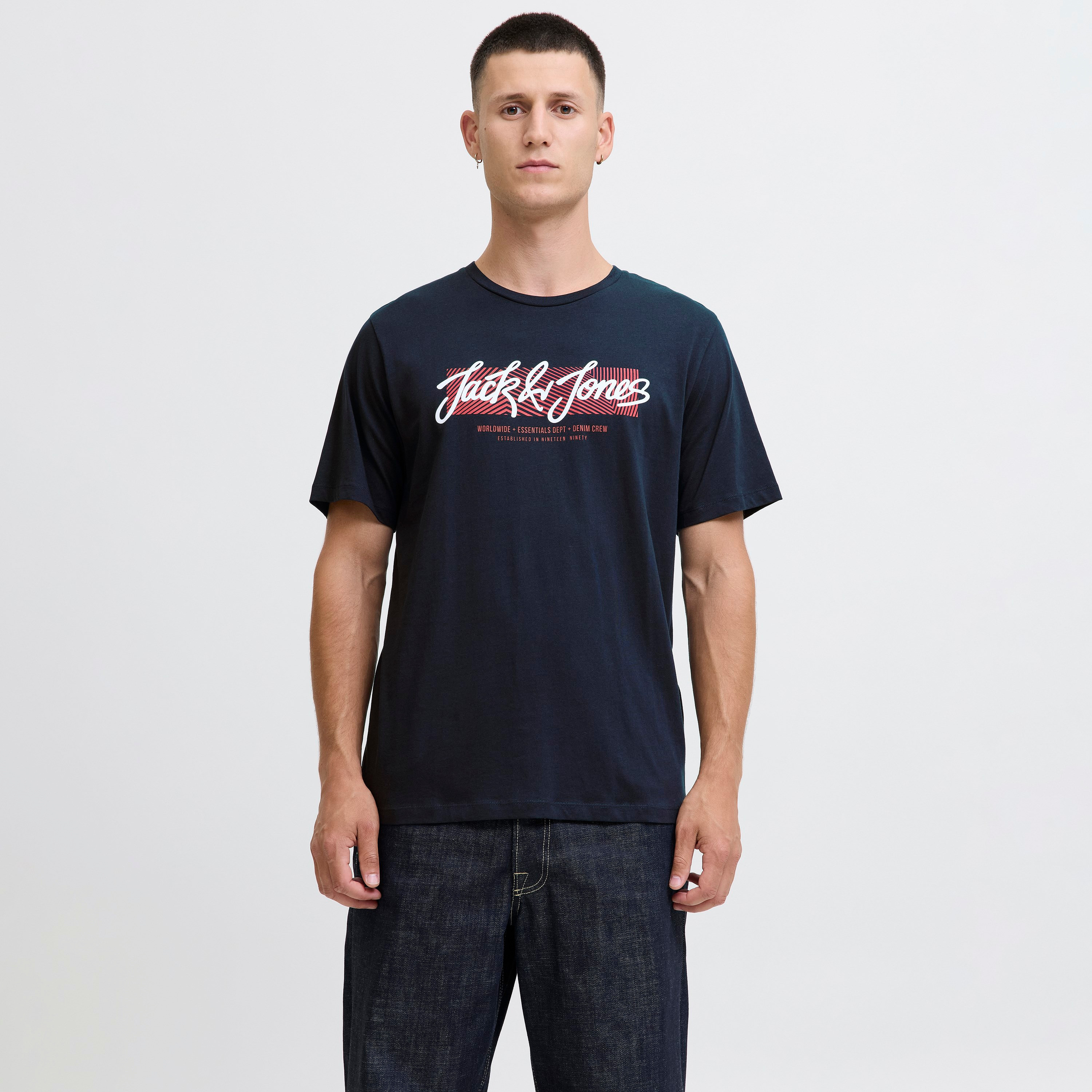 تي شيرت رجالي مطبوع بياقة دائرية وأكمام قصيرة من جاك اند جونز-men-clothing-tshirtsandpolos-tshirts-image-5
