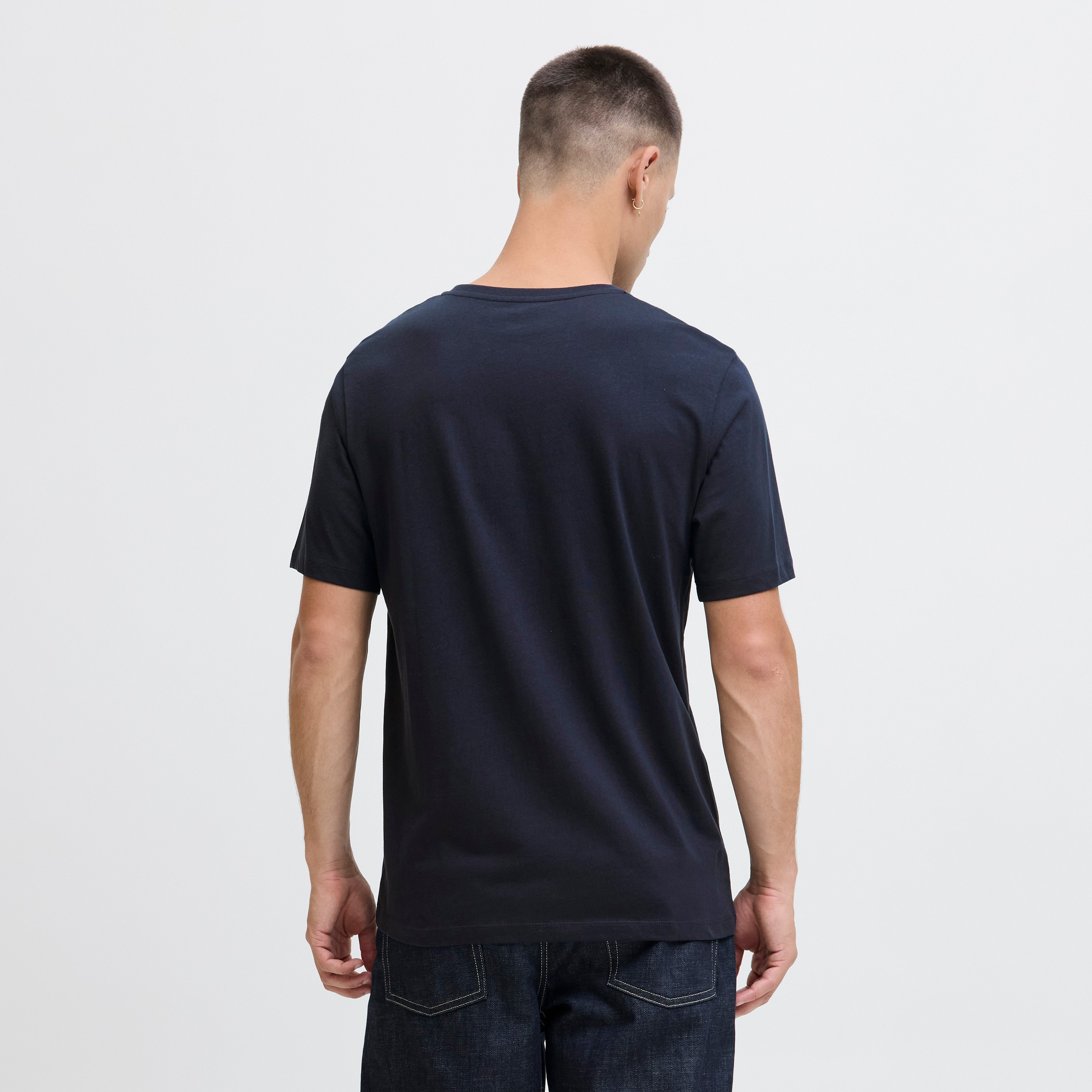 تي شيرت رجالي مطبوع بياقة دائرية وأكمام قصيرة من جاك اند جونز-men-clothing-tshirtsandpolos-tshirts-image-8