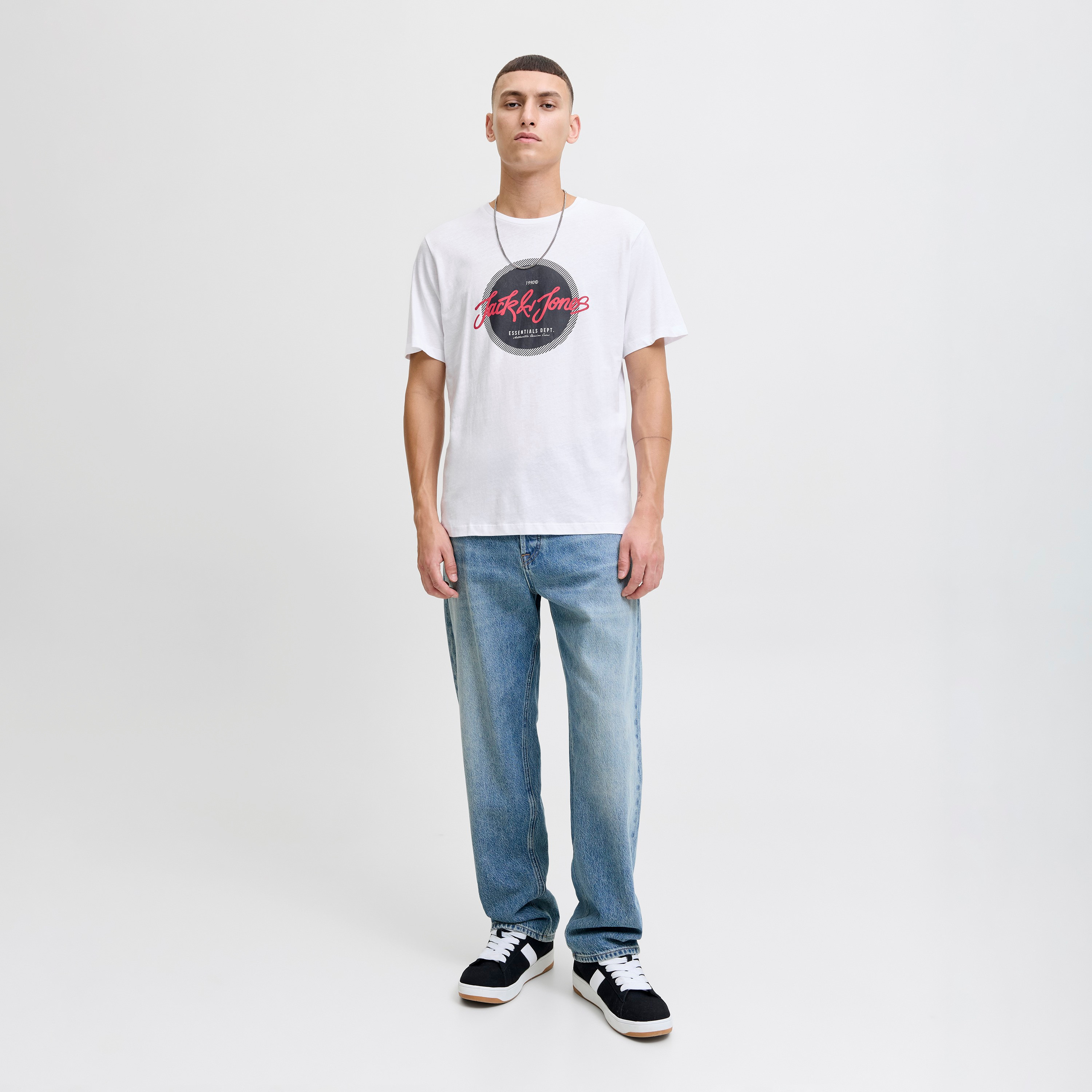 تي شيرت رجالي مطبوع بياقة دائرية وأكمام قصيرة من جاك اند جونز-men-clothing-tshirtsandpolos-tshirts-image-6