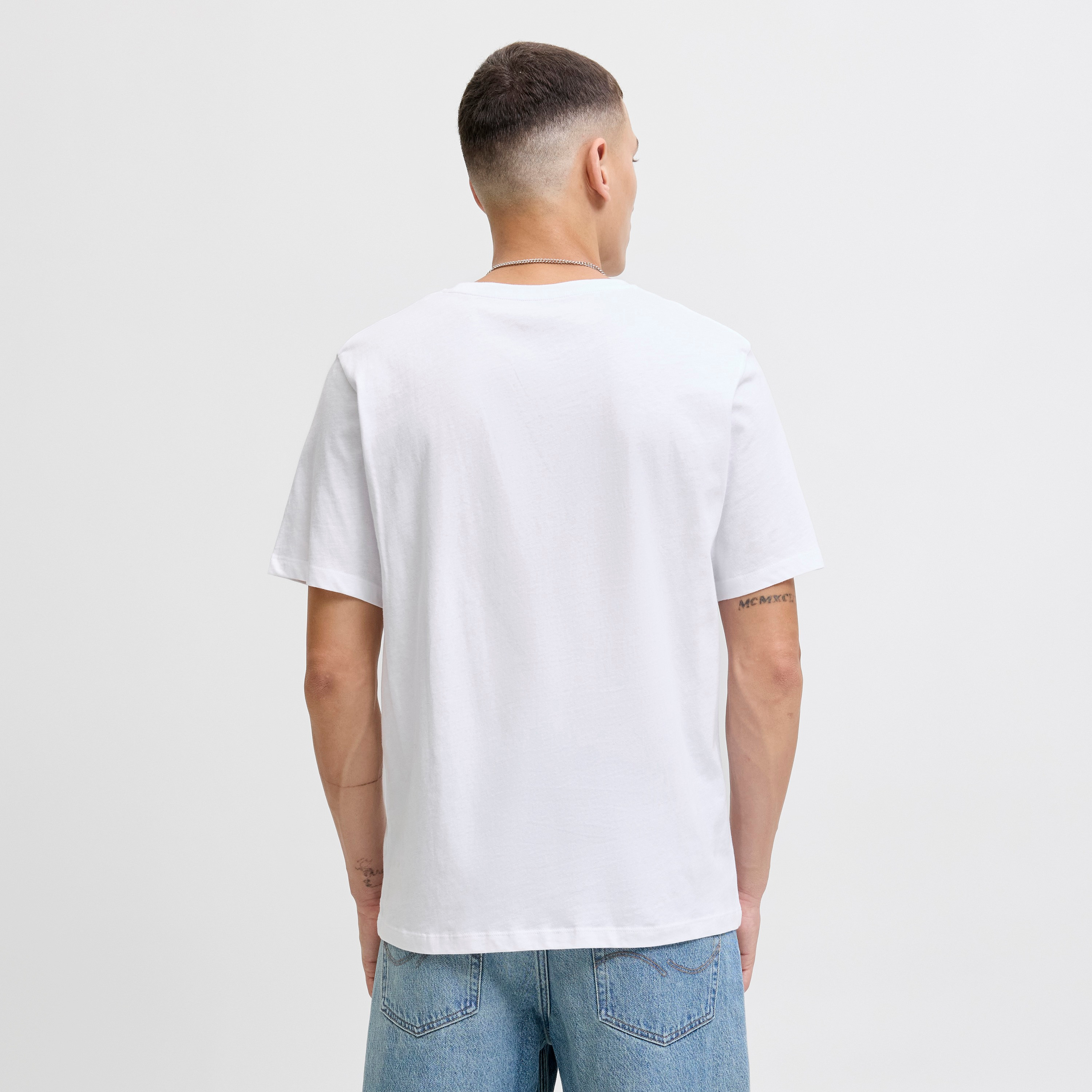 تي شيرت رجالي مطبوع بياقة دائرية وأكمام قصيرة من جاك اند جونز-men-clothing-tshirtsandpolos-tshirts-image-8
