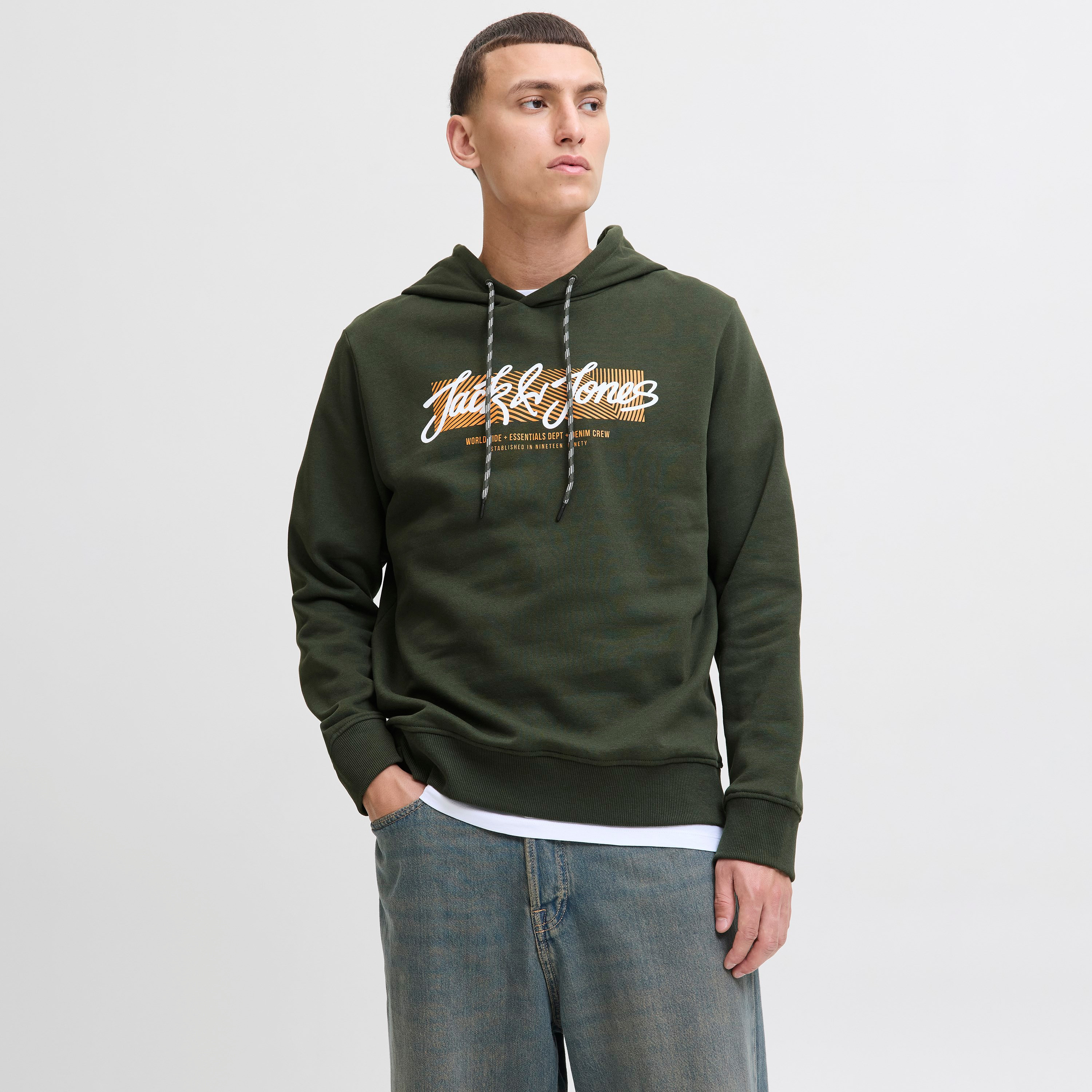 هودي رجالي مطبوع بأكمام طويلة من جاك اند جونز-men-winterwear-hoodiesandsweatshirts-image-5