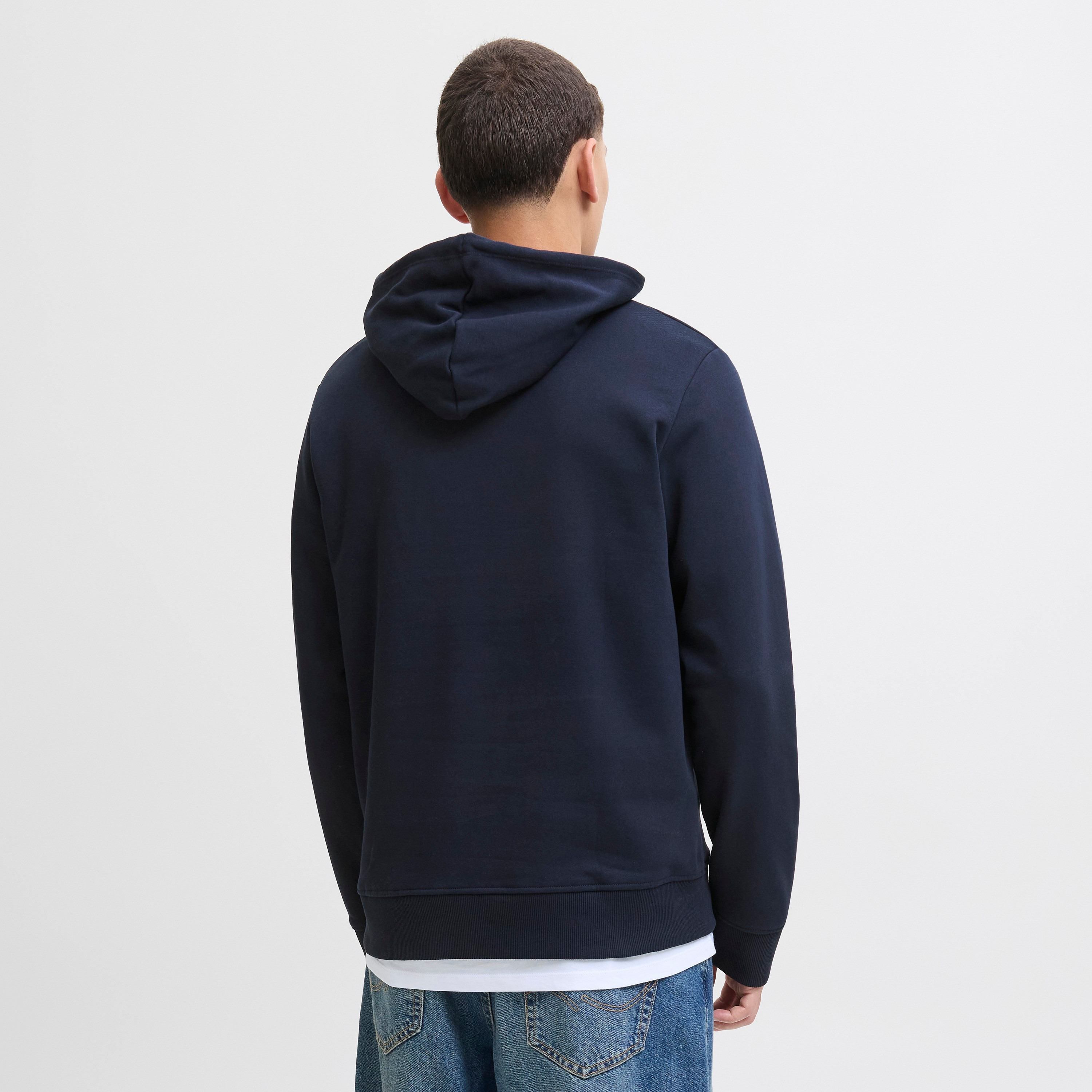 هودي رجالي مطبوع بأكمام طويلة من جاك اند جونز-men-winterwear-hoodiesandsweatshirts-image-12