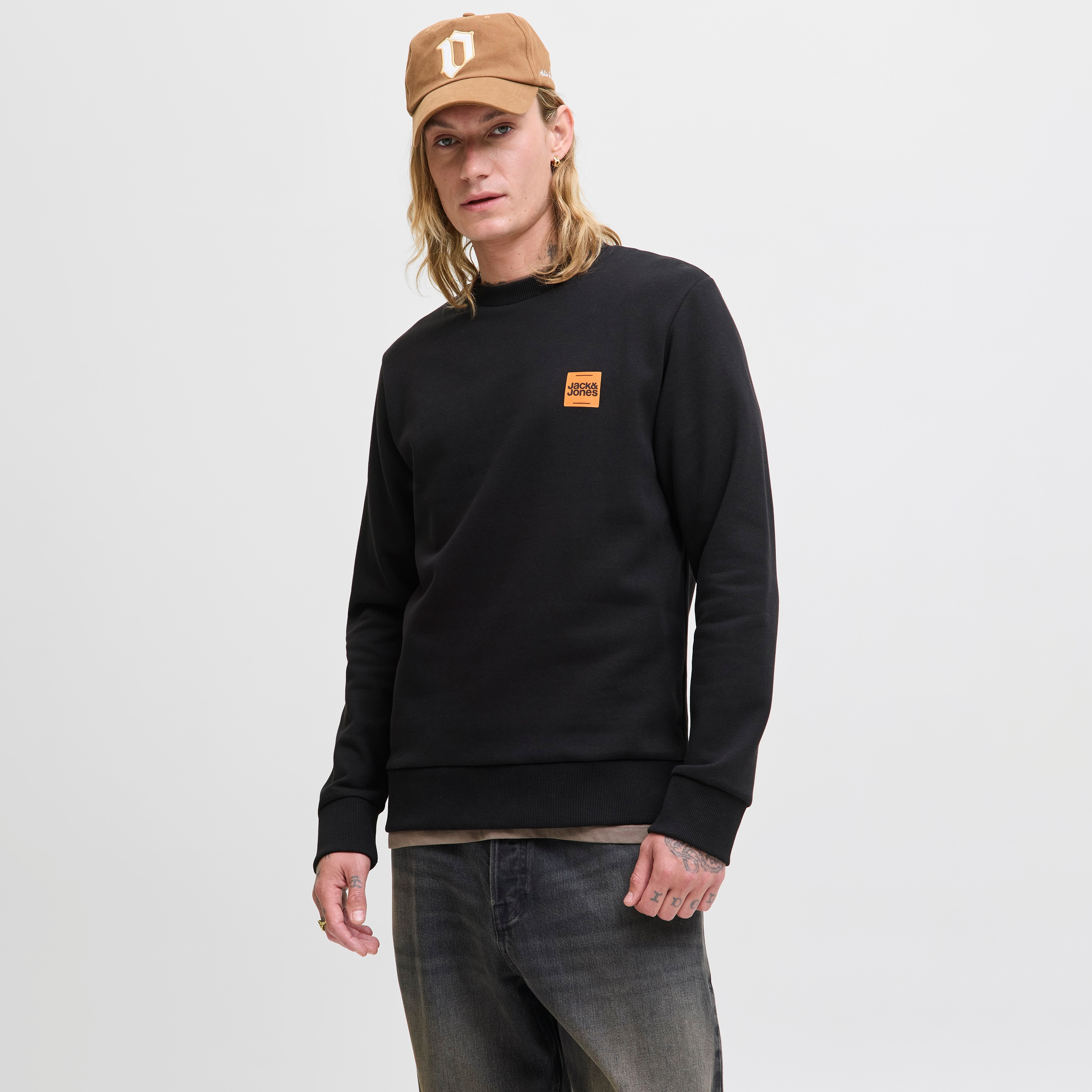 سويت شيرت رجالي جاك آند جونز سادة بياقة مستديرة وأكمام طويلة-men-winterwear-hoodiesandsweatshirts-image-1