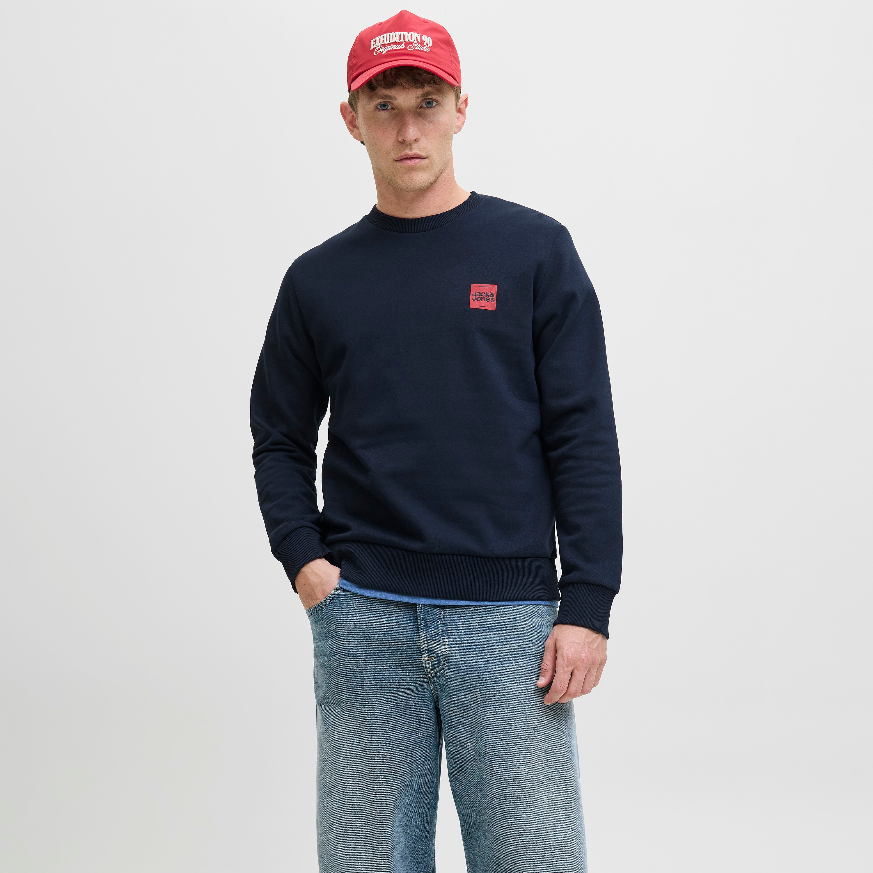 سويت شيرت رجالي جاك آند جونز سادة بياقة مستديرة وأكمام طويلة-men-winterwear-hoodiesandsweatshirts-image-9