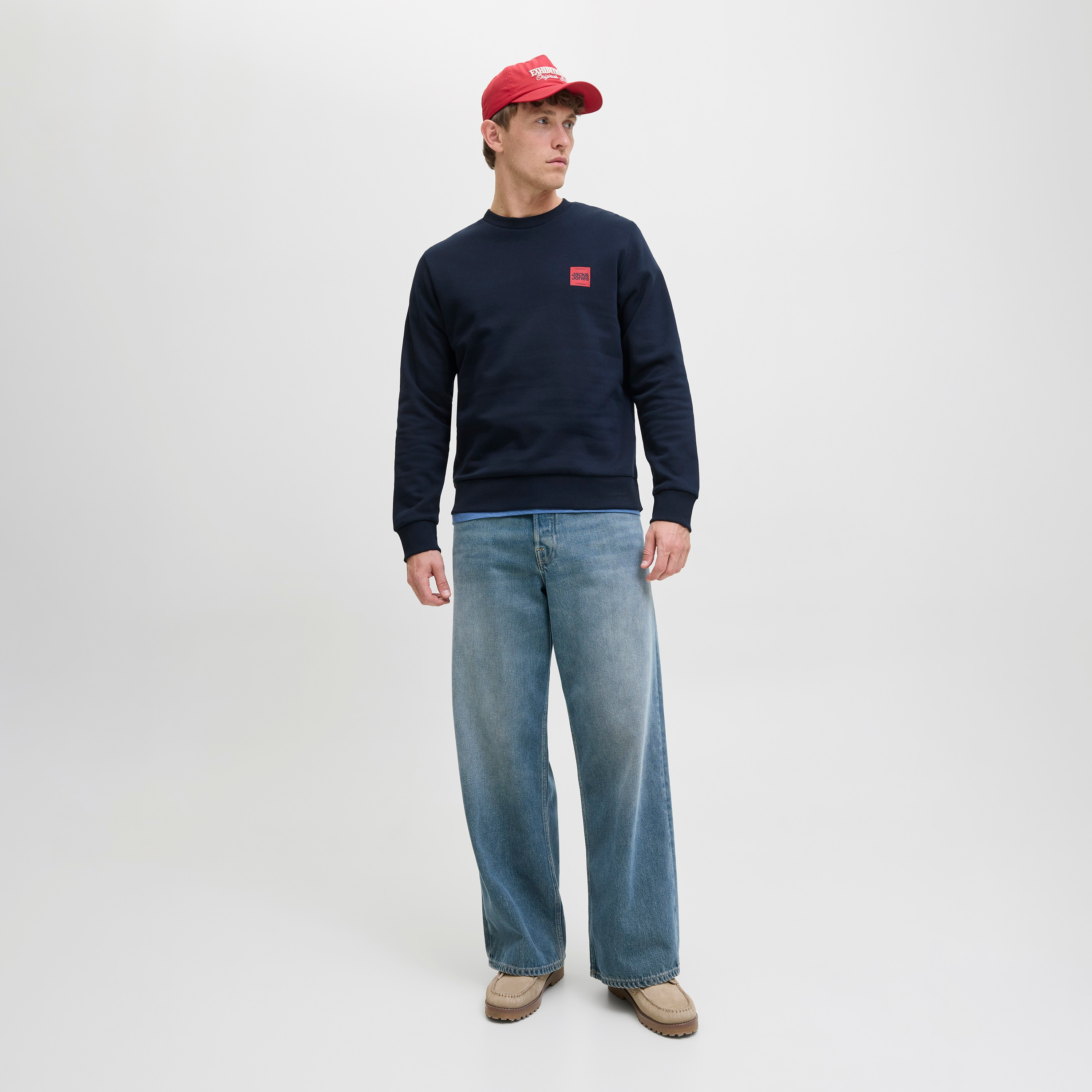 سويت شيرت رجالي جاك آند جونز سادة بياقة مستديرة وأكمام طويلة-men-winterwear-hoodiesandsweatshirts-image-10