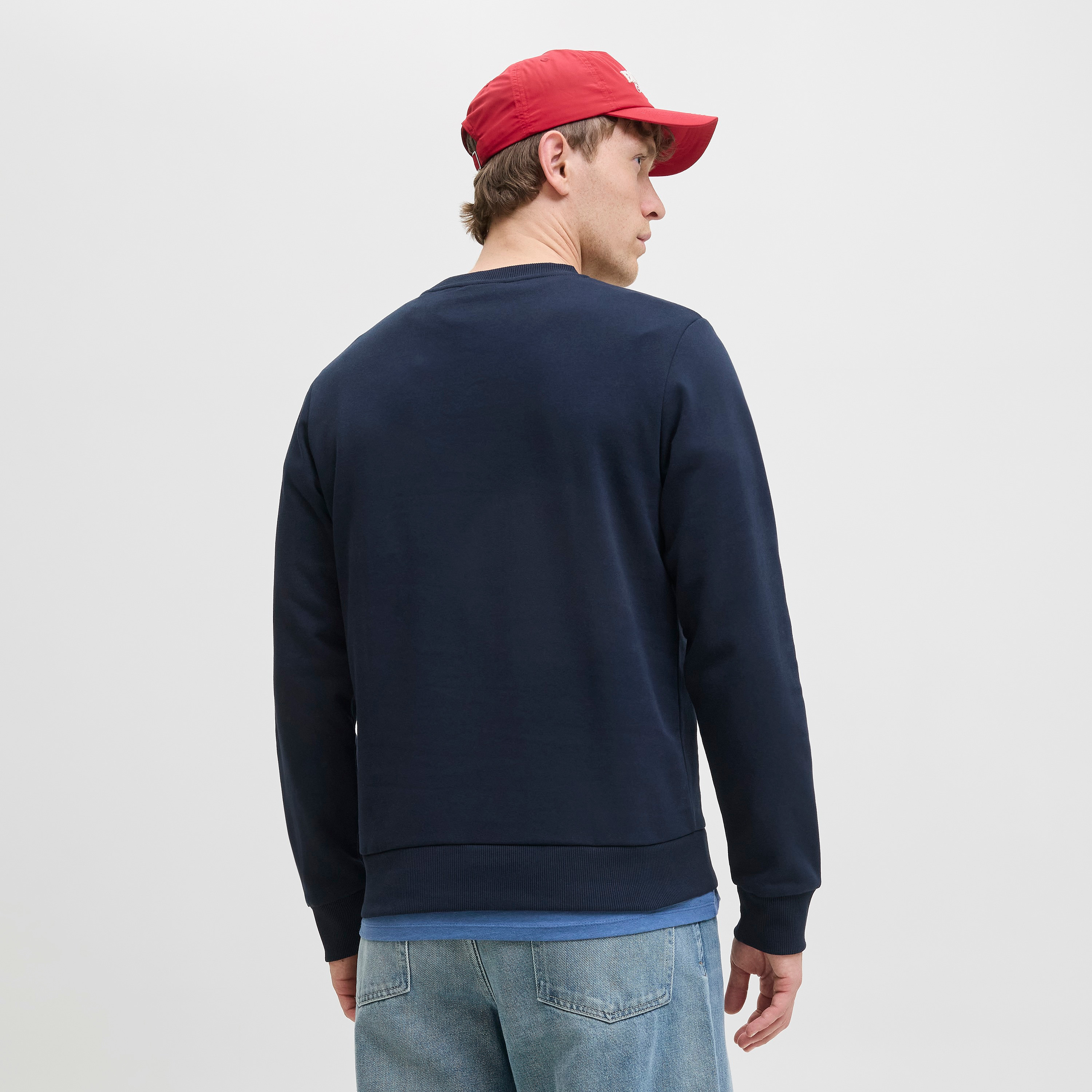 سويت شيرت رجالي جاك آند جونز سادة بياقة مستديرة وأكمام طويلة-men-winterwear-hoodiesandsweatshirts-image-12