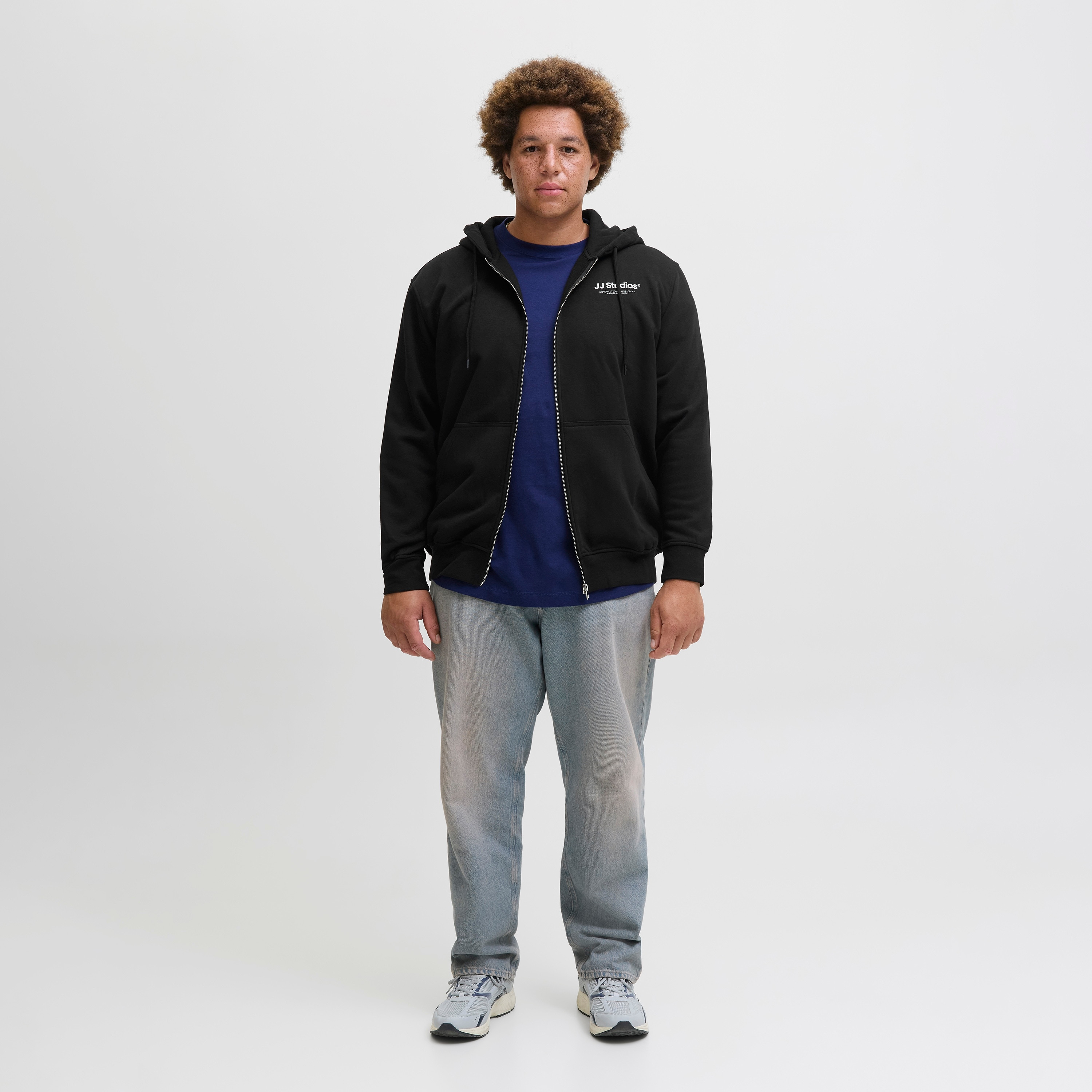 هودي رجالي بسحاب سادة بلص من جاك اند جونز-men-winterwear-hoodiesandsweatshirts-image-2