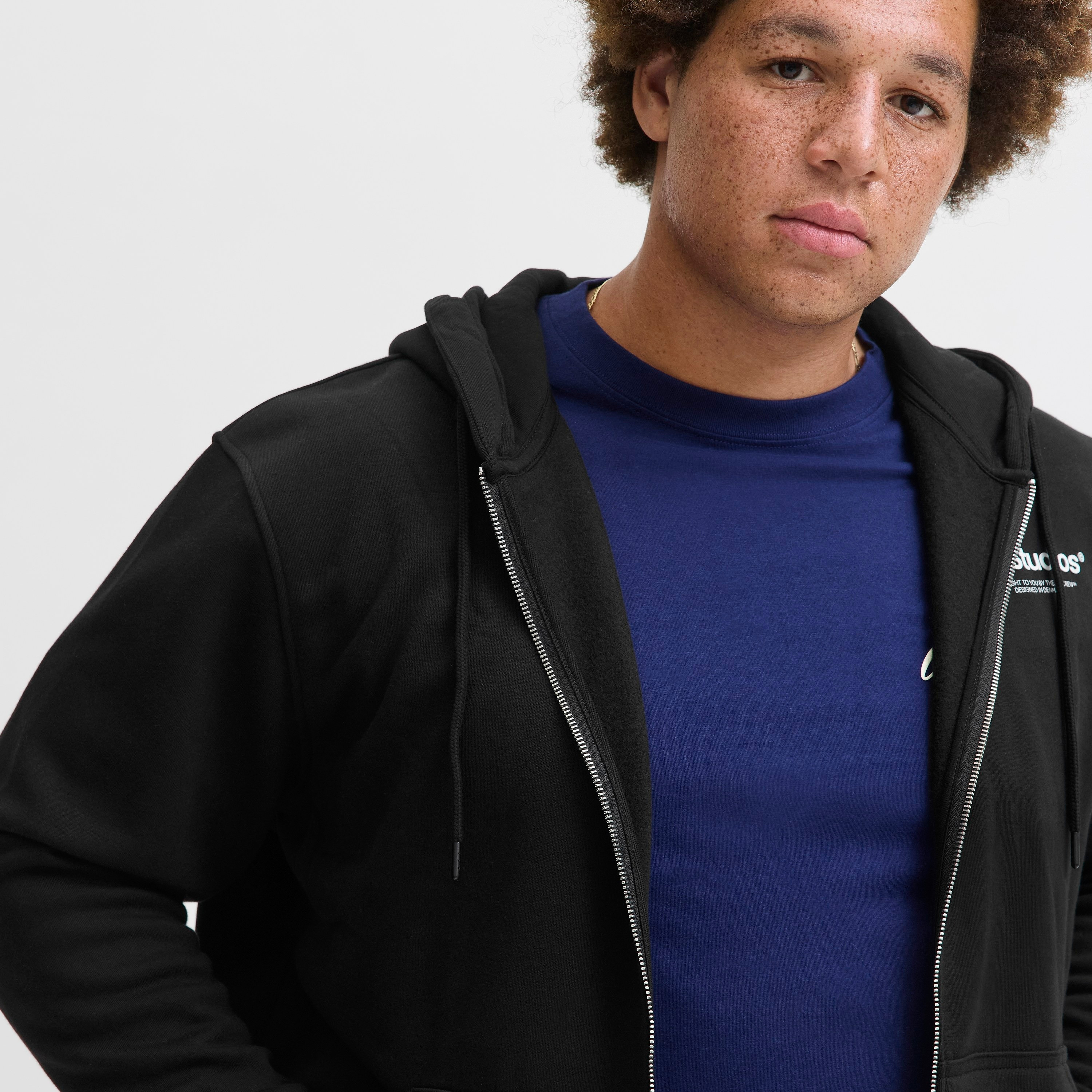 هودي رجالي بسحاب سادة بلص من جاك اند جونز-men-winterwear-hoodiesandsweatshirts-image-3