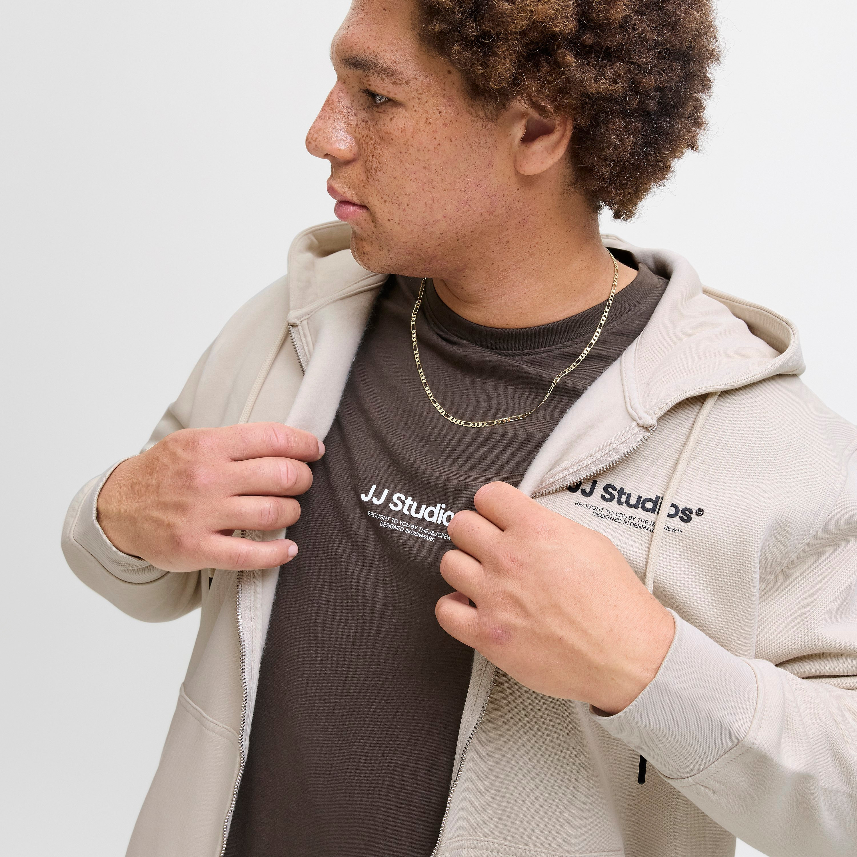 هودي رجالي بسحاب سادة بلص من جاك اند جونز-men-winterwear-hoodiesandsweatshirts-image-7