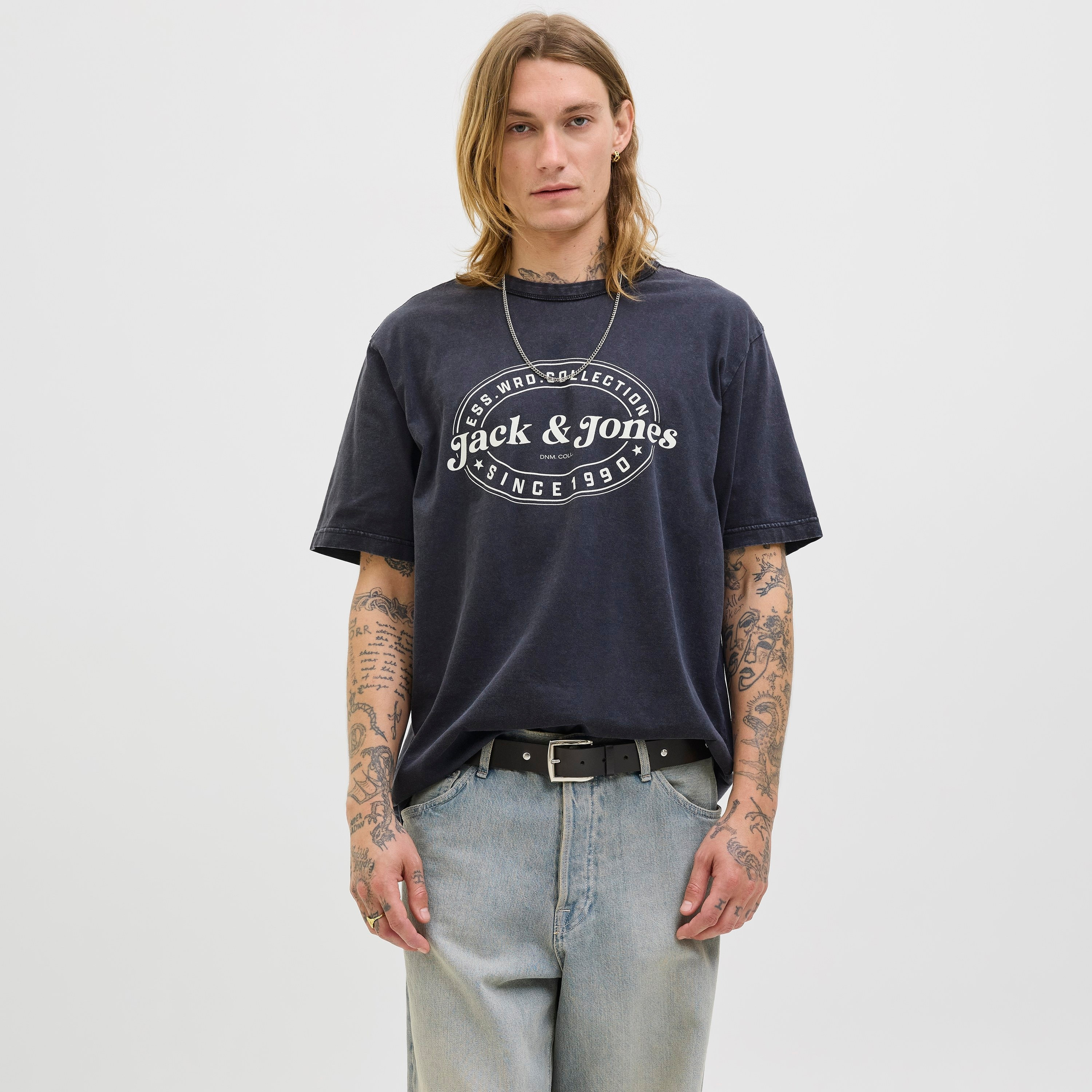 تي شيرت رجالي بأكمام قصيرة وياقة دائرية وطبعة شعار من جاك آند جونز-men-clothing-tshirtsandpolos-tshirts-image-9