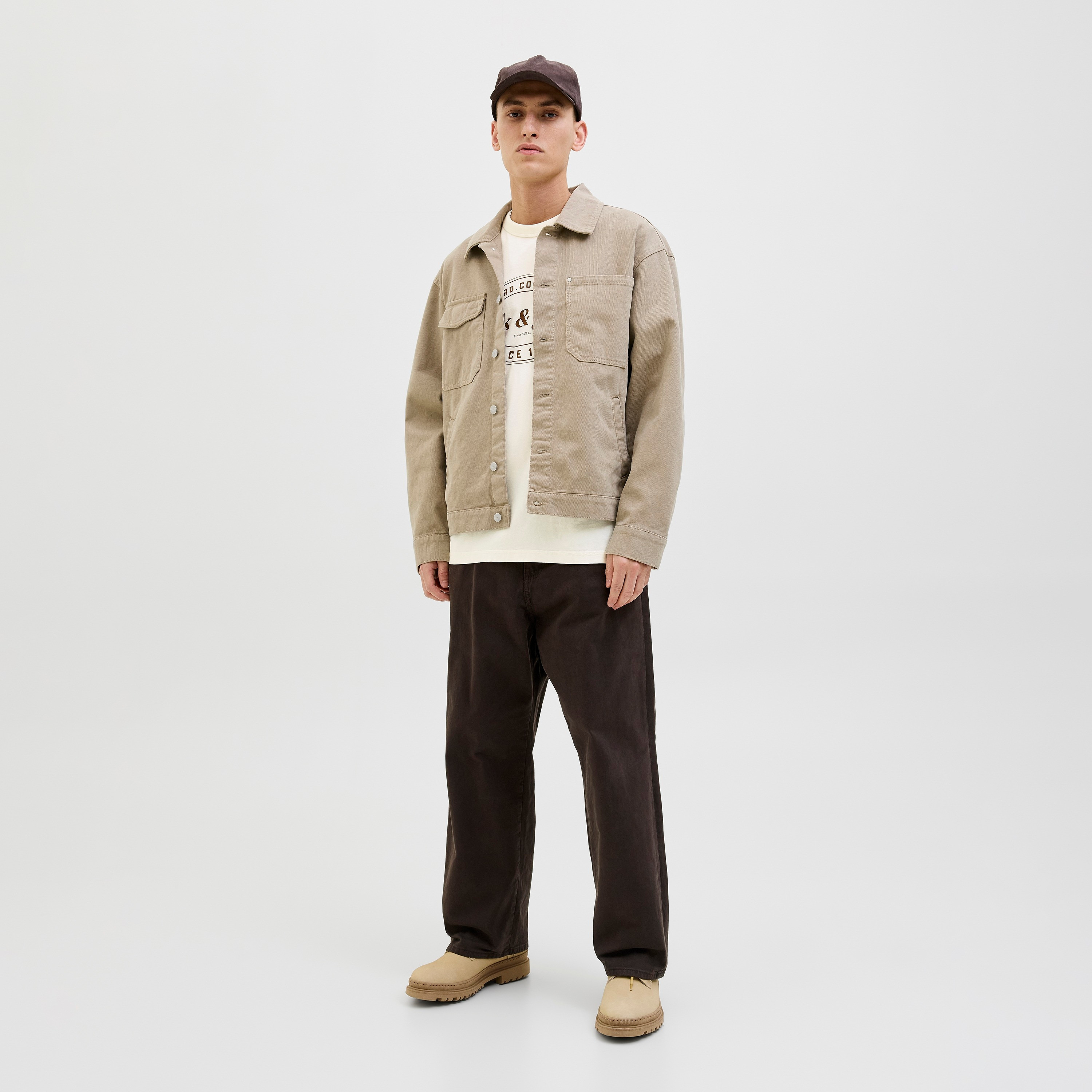 تي شيرت رجالي بأكمام قصيرة وياقة دائرية وطبعة شعار من جاك آند جونز-men-clothing-tshirtsandpolos-tshirts-image-6