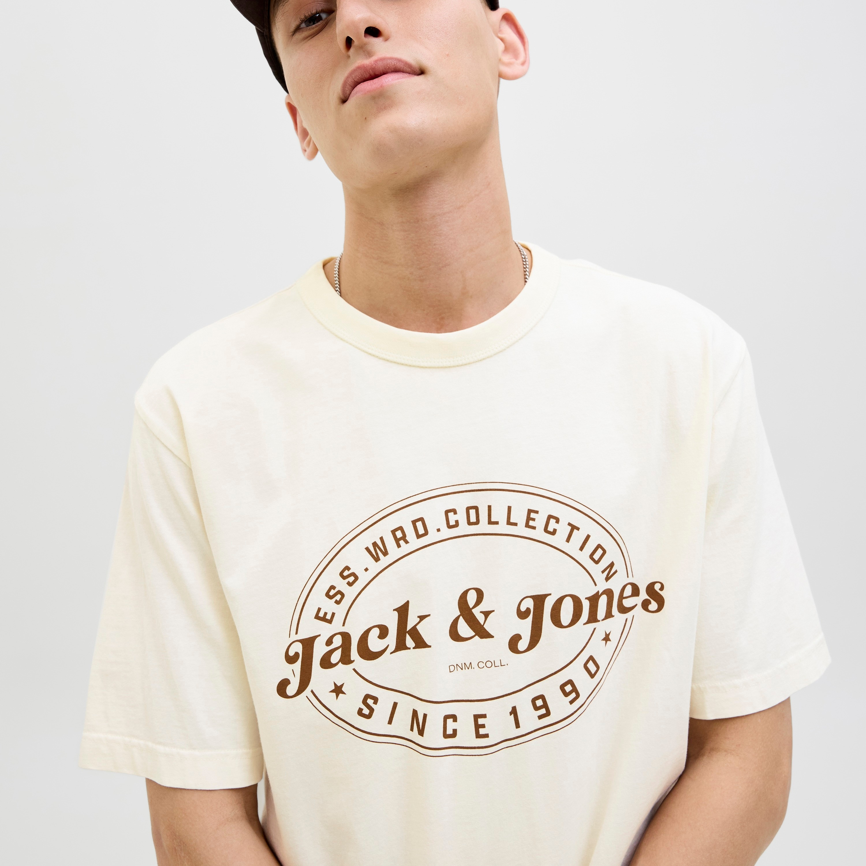تي شيرت رجالي بأكمام قصيرة وياقة دائرية وطبعة شعار من جاك آند جونز-men-clothing-tshirtsandpolos-tshirts-image-7