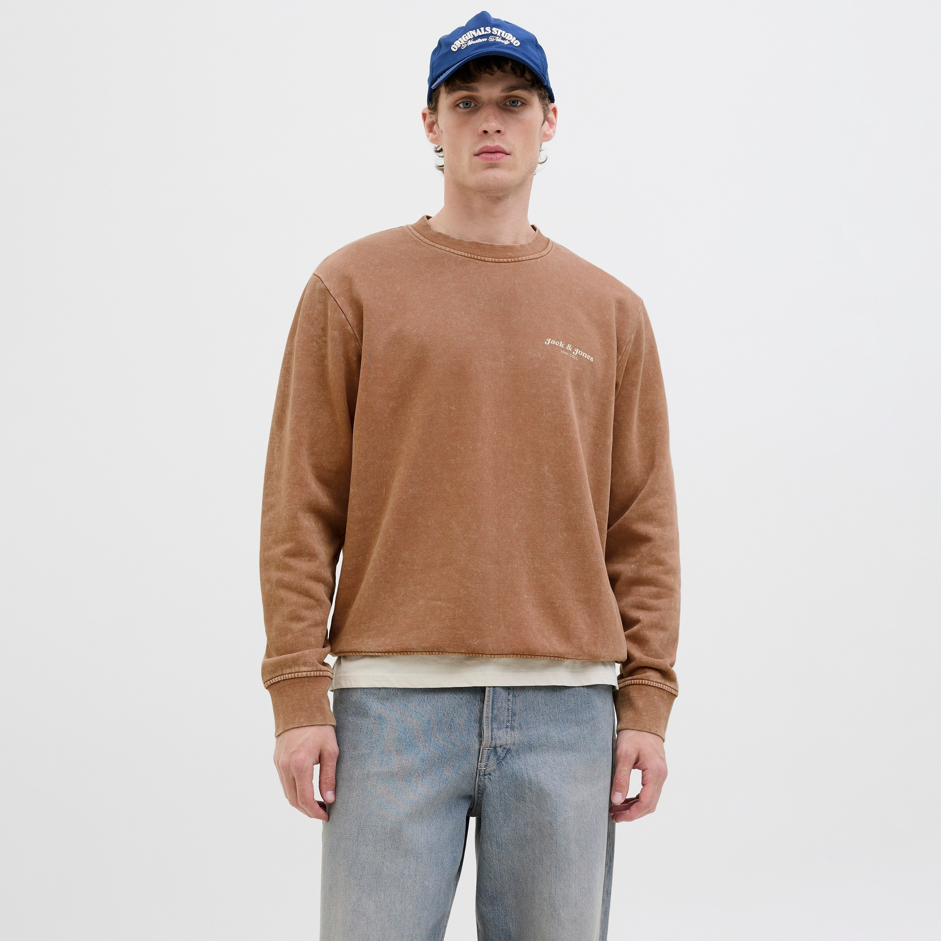 كنزة صوفية رجالية سادة بياقة دائرية وأكمام طويلة من جاك ان جونز-men-winterwear-hoodiesandsweatshirts-image-5