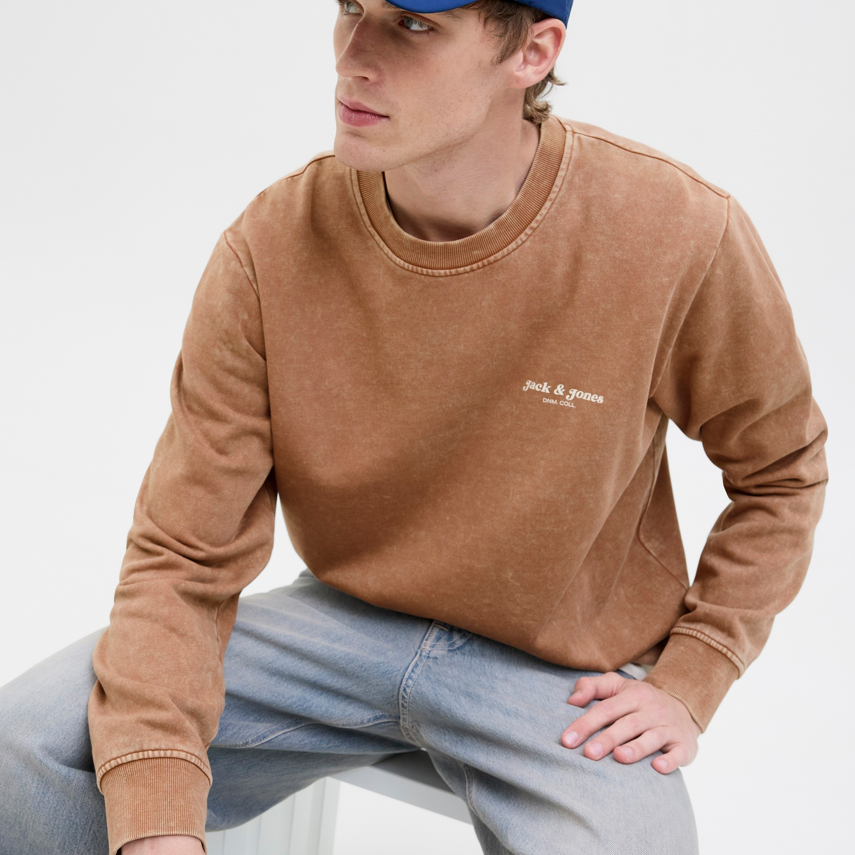 كنزة صوفية رجالية سادة بياقة دائرية وأكمام طويلة من جاك ان جونز-men-winterwear-hoodiesandsweatshirts-image-7