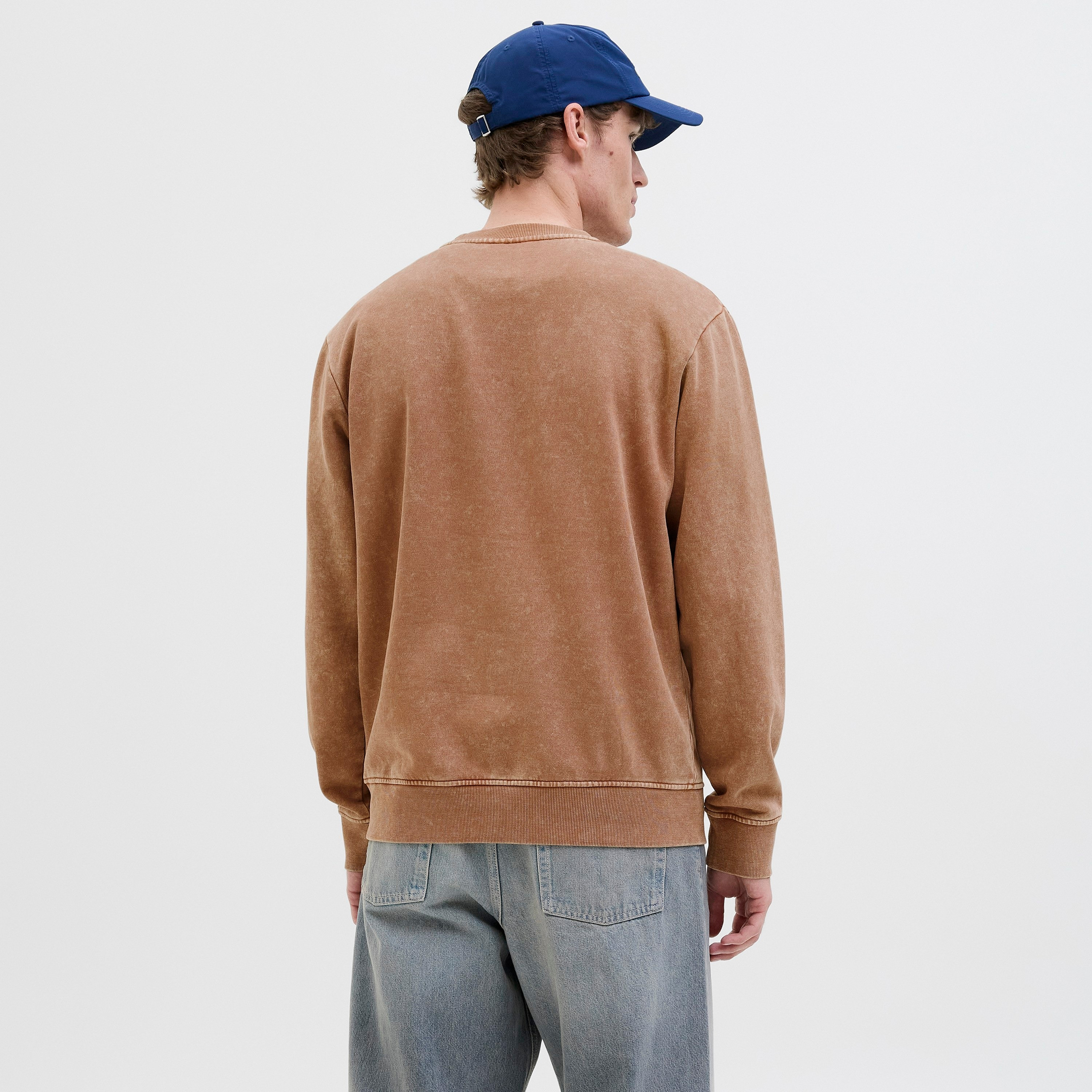 كنزة صوفية رجالية سادة بياقة دائرية وأكمام طويلة من جاك ان جونز-men-winterwear-hoodiesandsweatshirts-image-8